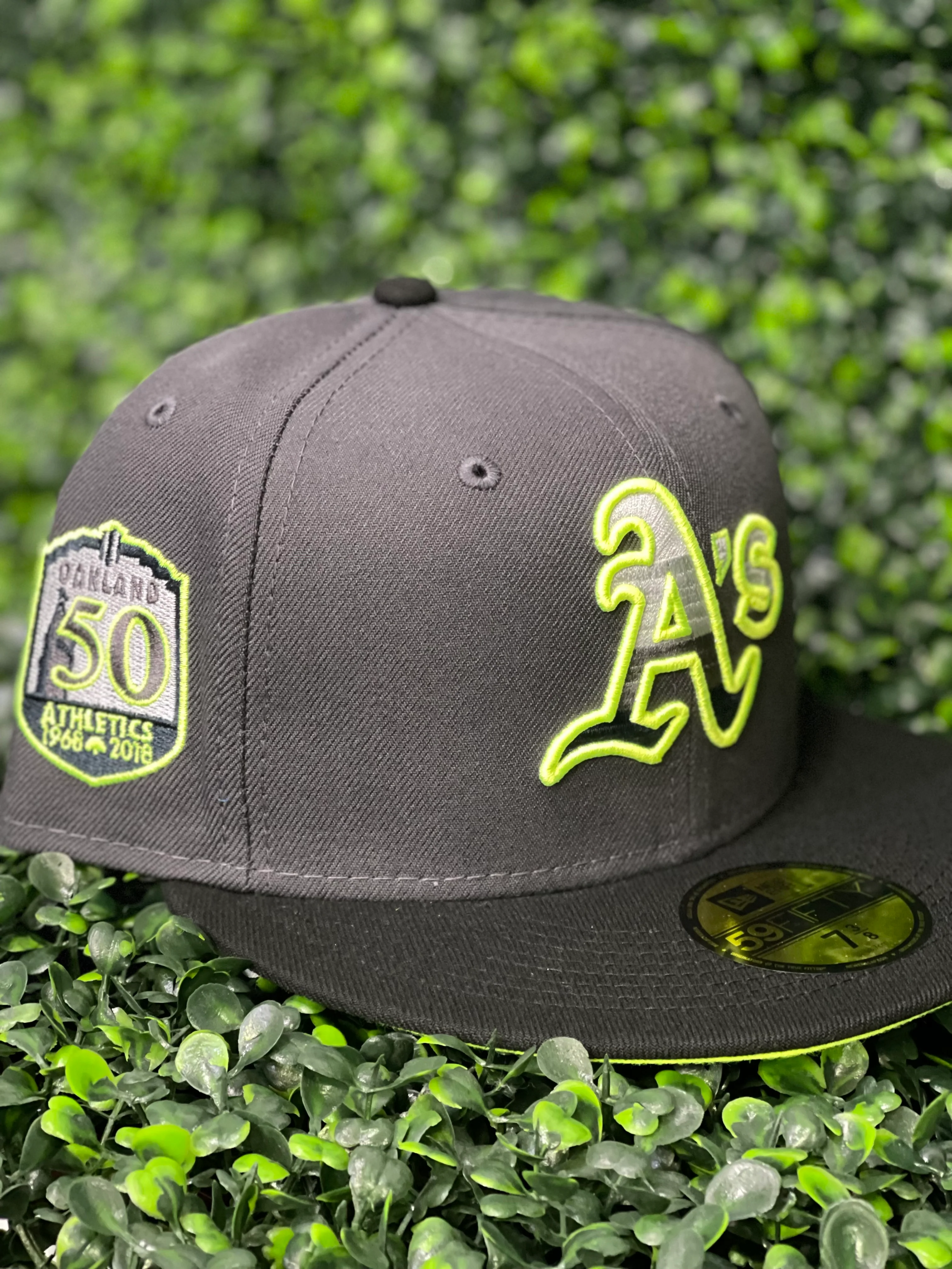NEW ERA "AM95" OAKLAND A'S FITTED HAT (DARK GRAPHITE/BLACK) (SIZE 7 3/8)