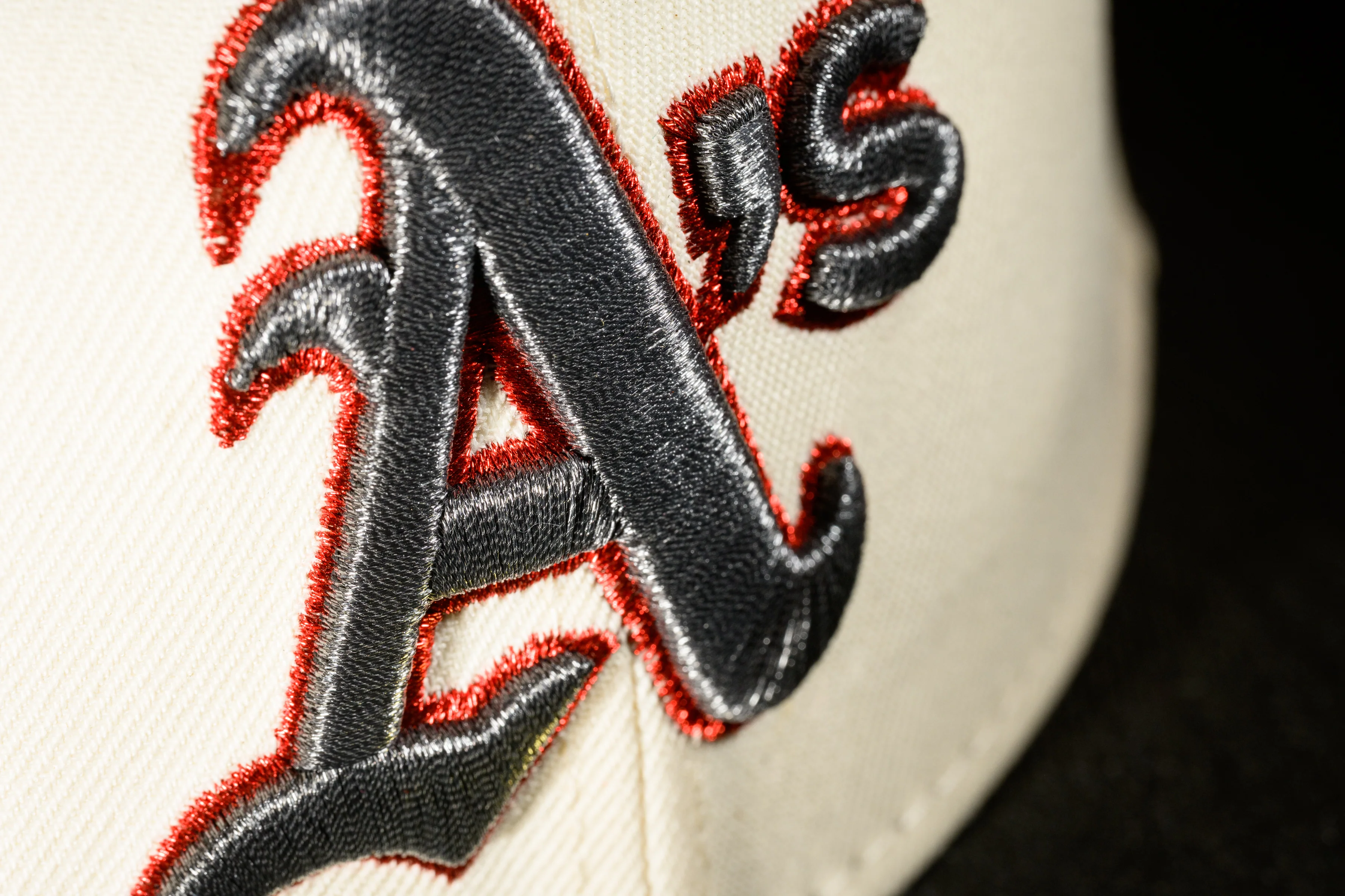 NEW ERA "APES 2.0" OAKLAND A'S FITTED HAT (CHROME/BLACK/BROWN) - Image 7