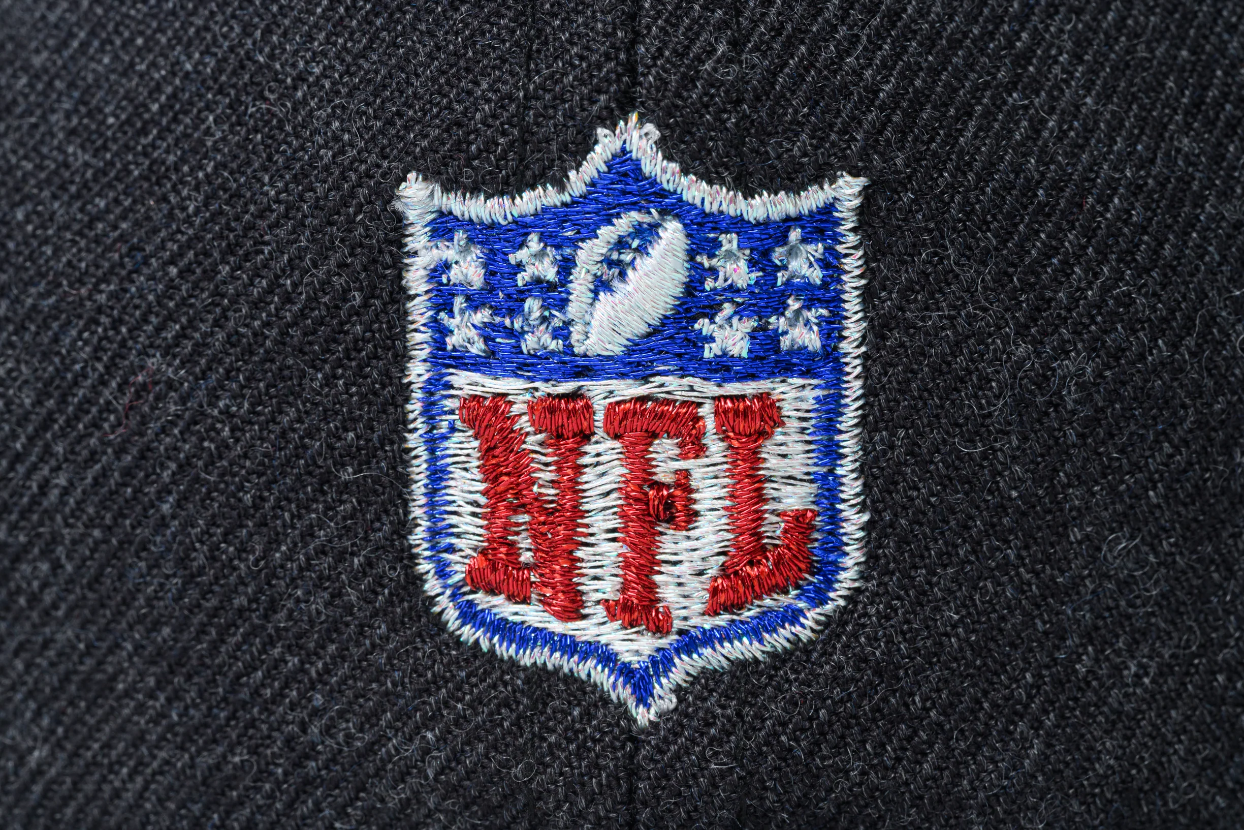 NEW ERA "ARCH SHELL" LAS VEGAS RAIDERS FITTED HAT (HEATHER BLACK) - Image 4