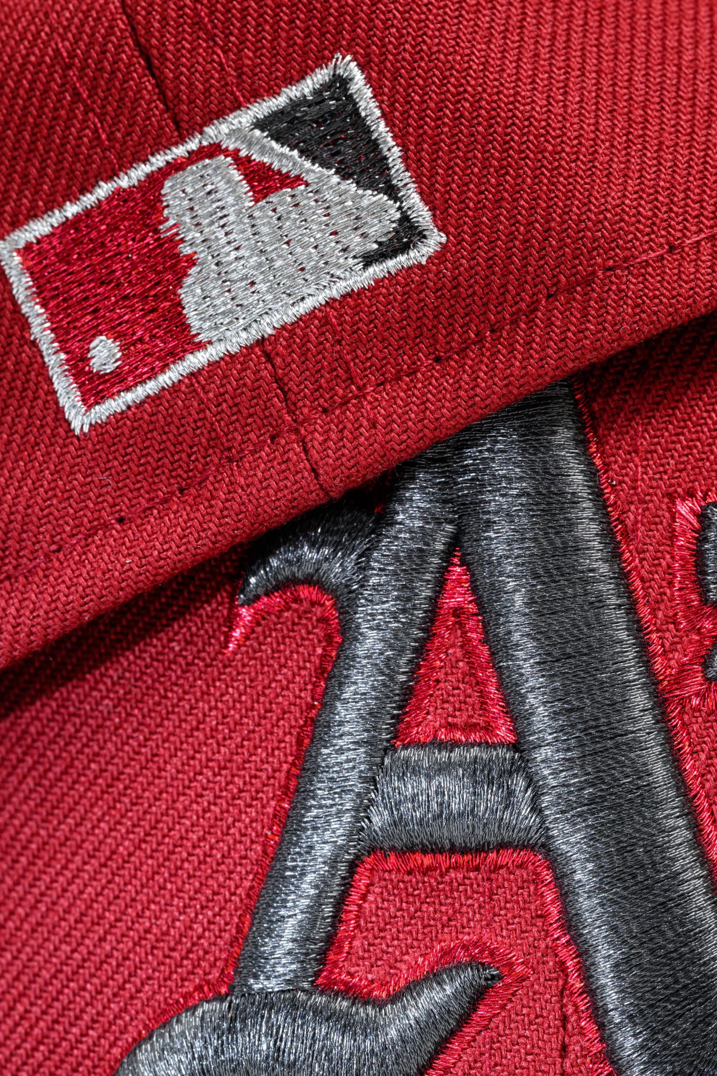 NEW ERA "ART OF WAR” OAKLAND ATHLETICS FITTED HAT (BRICK RED/BLACK/ DARK GRAPHITE) - Image 4