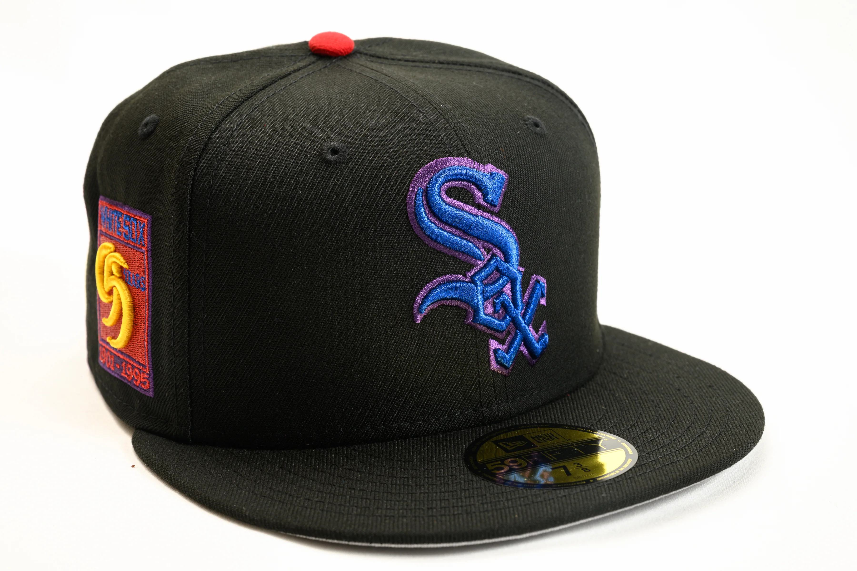 NEW ERA "BARCELONA NIGHTS" CHICAGO WHITESOX FITTED HAT (BLACK/RED)