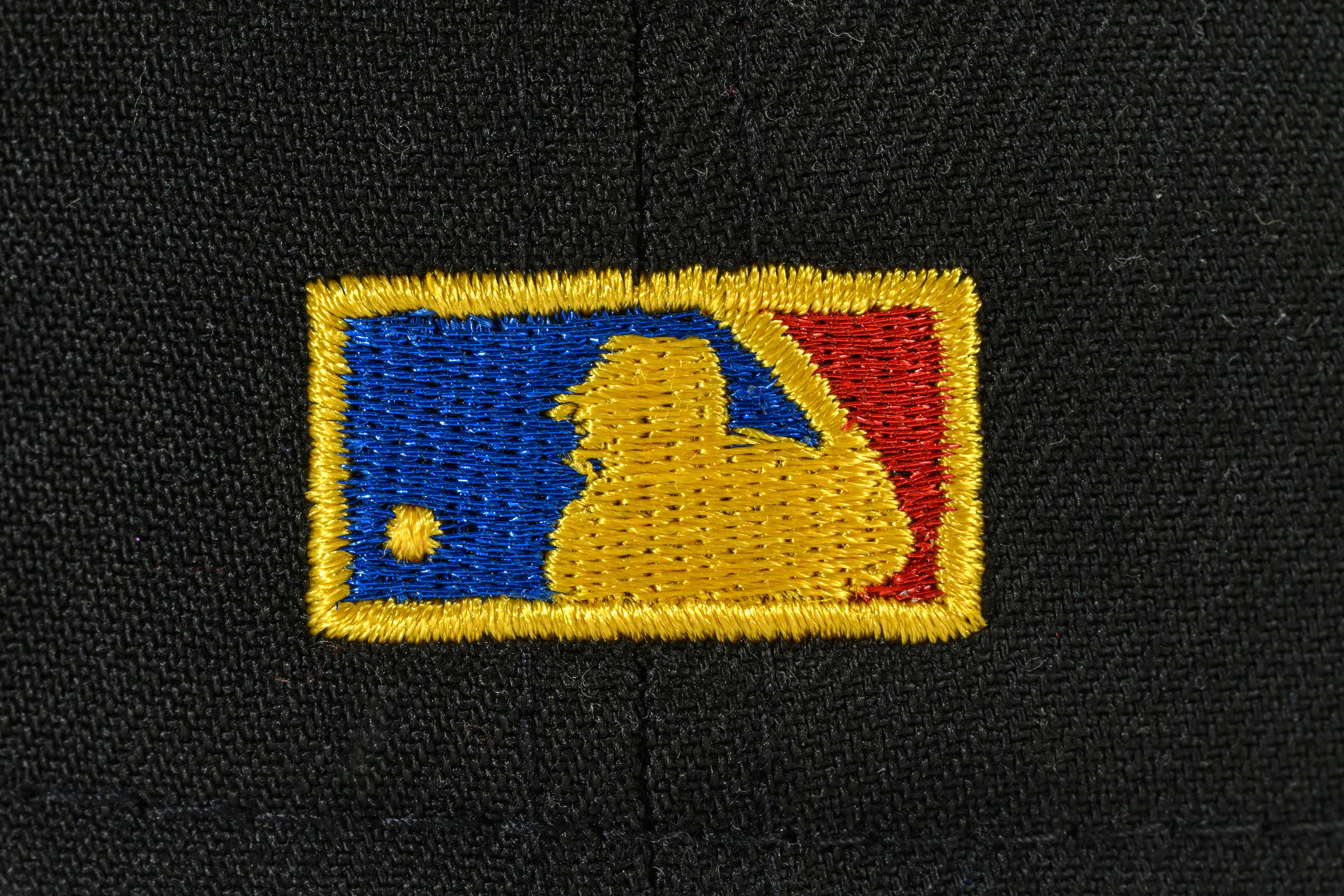NEW ERA "BARCELONA NIGHTS" CHICAGO WHITESOX FITTED HAT (BLACK/RED) - Image 3