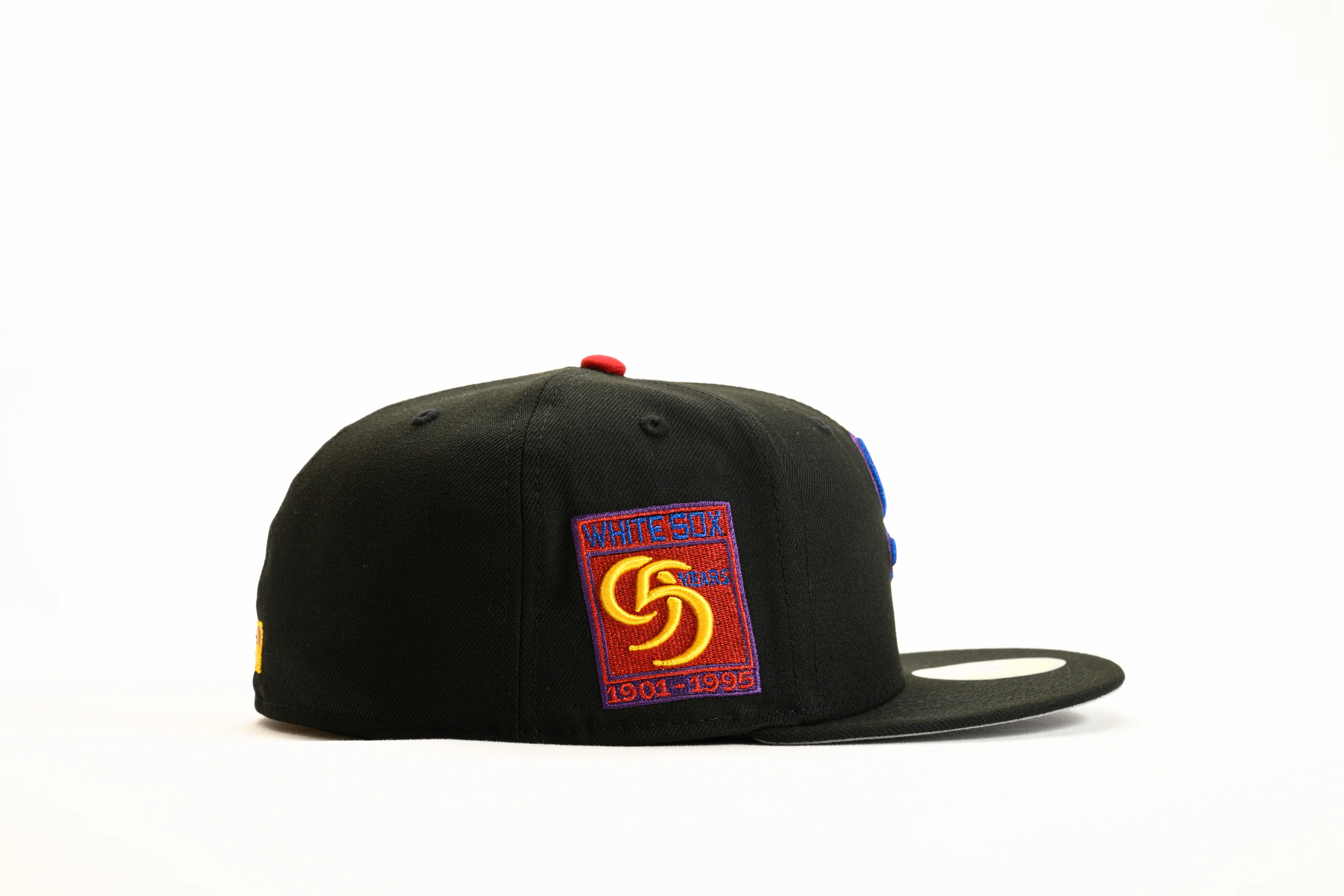 NEW ERA "BARCELONA NIGHTS" CHICAGO WHITESOX FITTED HAT (BLACK/RED) - Image 5