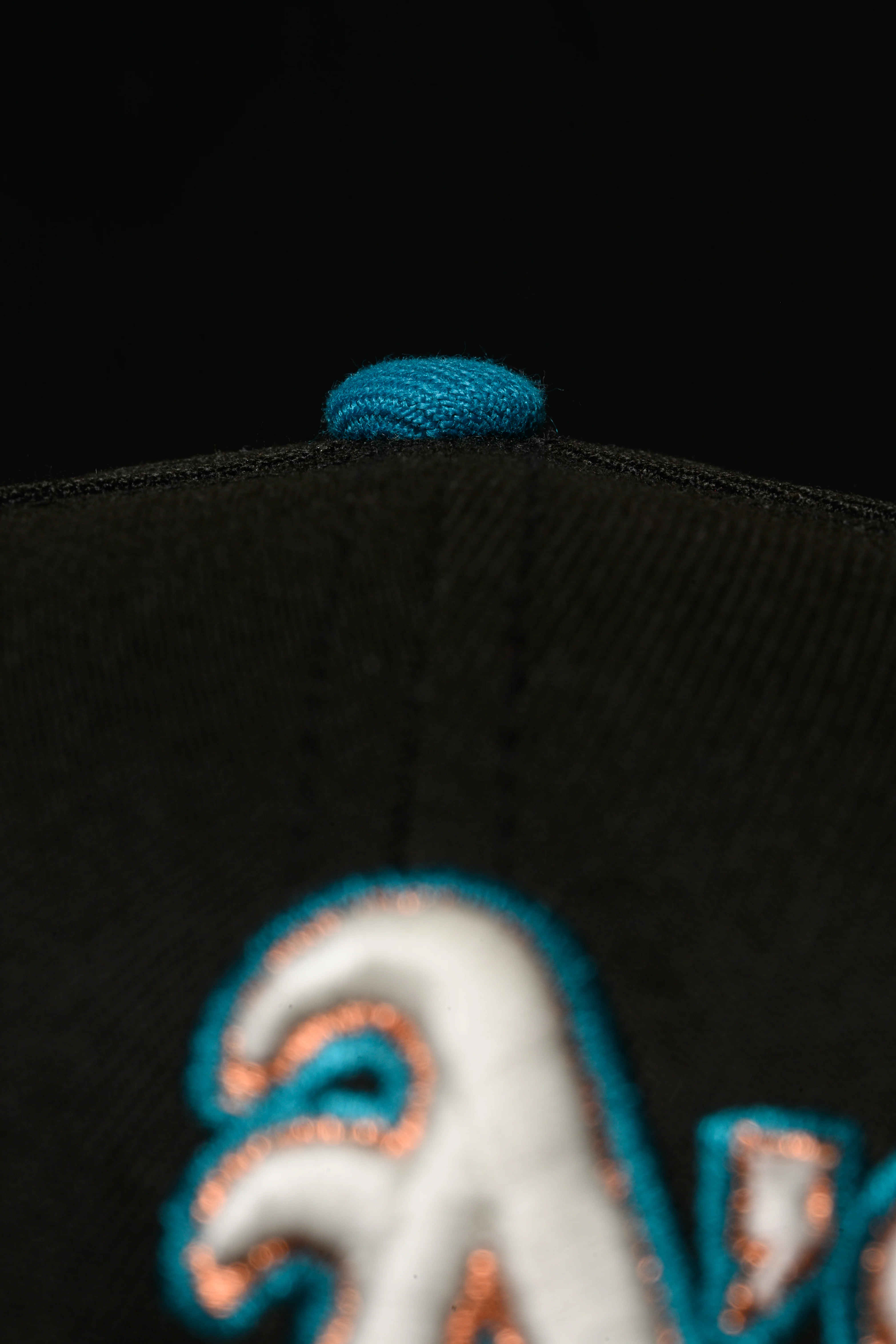 NEW ERA "TANK" OAKLAND ATHLETICS FITTED HAT (BLACK/TITLEWAVE) - Image 5