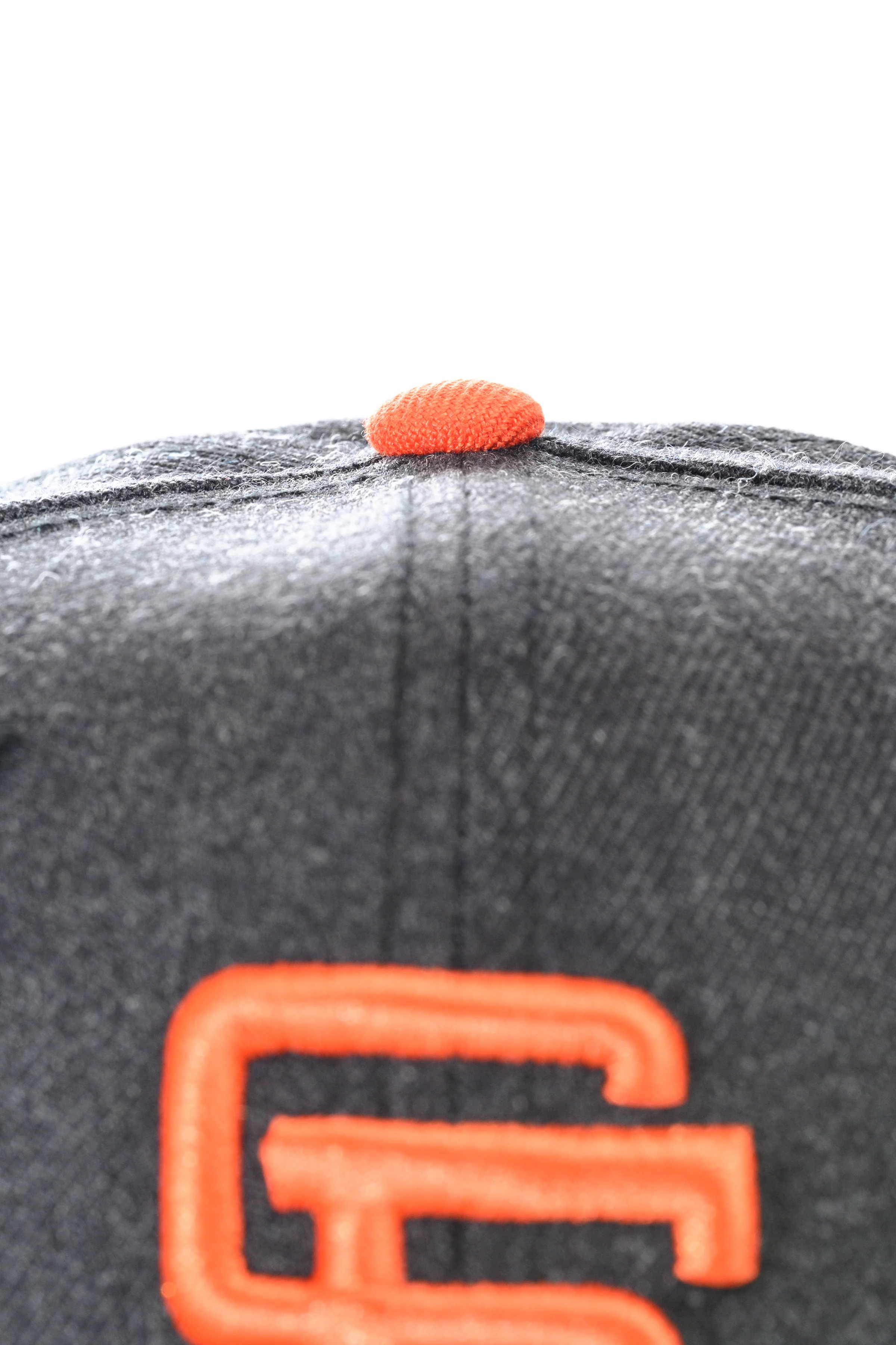 NEW ERA "BROADWAY BULLY" SAN FRANCISCO GIANTS FITTED HAT (HEATHER BLACK/ORANGE)h - Image 4