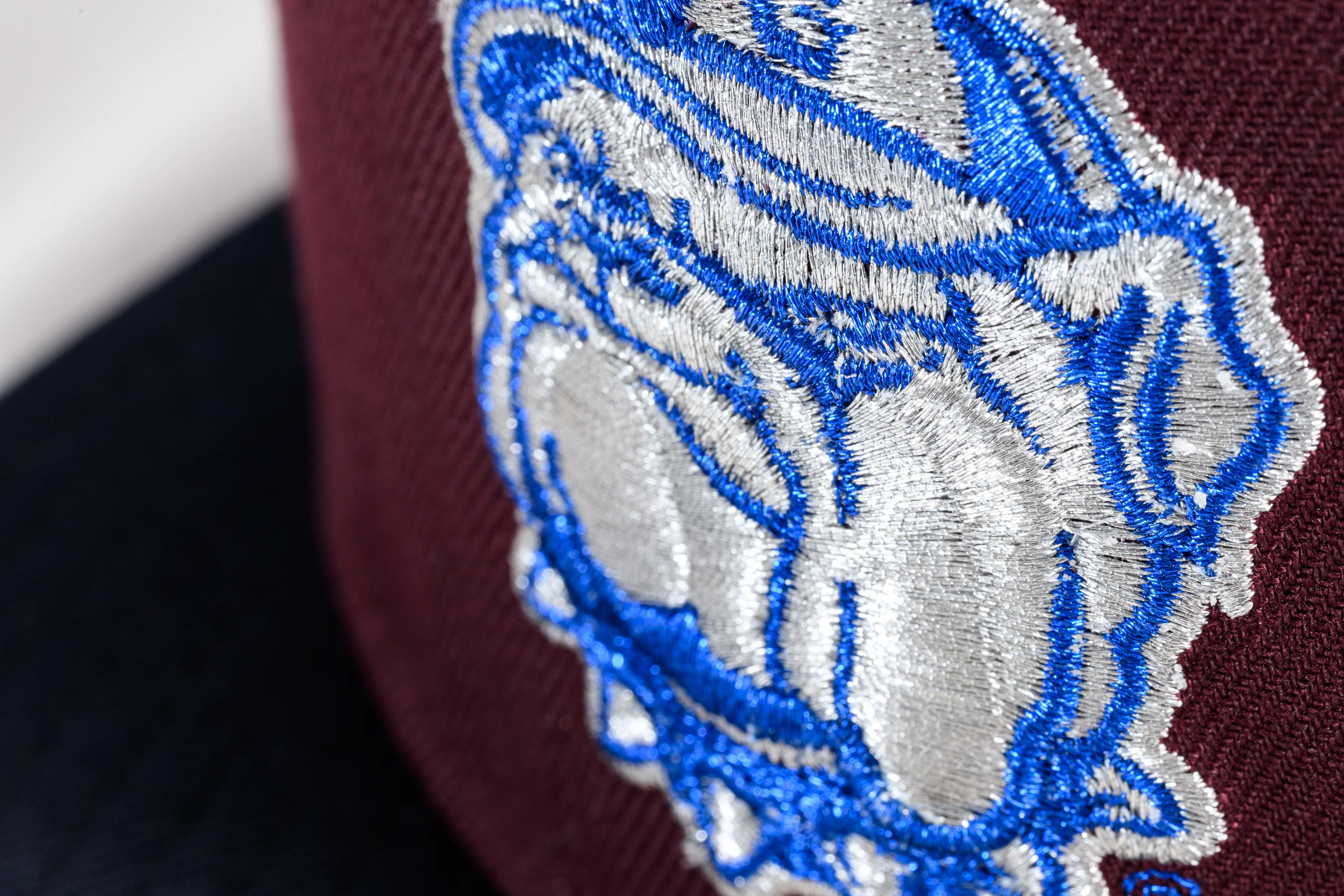 NEW ERA "BUGALOO" GEORGETOWN HOYAS FITTED HAT (BURGUNDY/NAVY) - Image 8