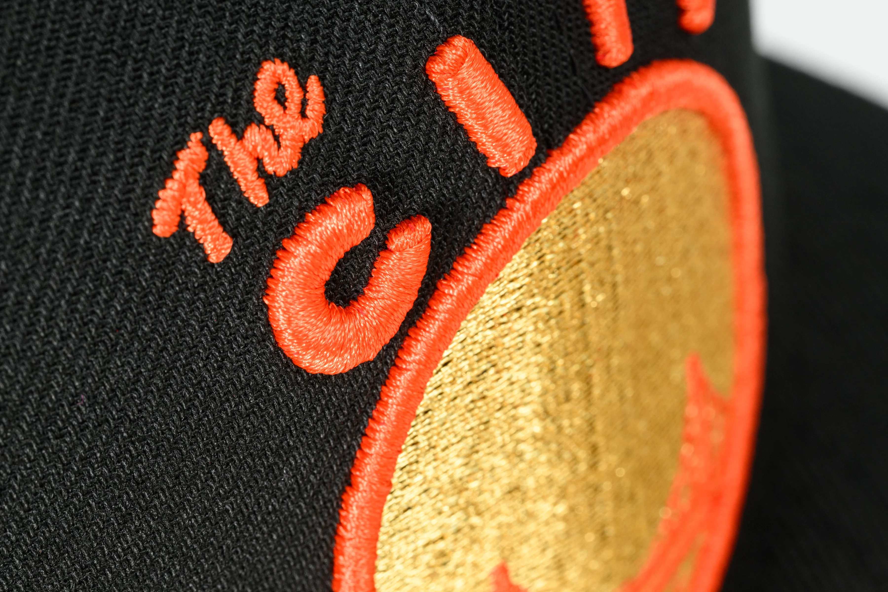 NEW ERA "CITY NIGHTS” SAN FRANCISCO WARRIORS FITTED HAT (BLACK/ORANGE) - Image 9