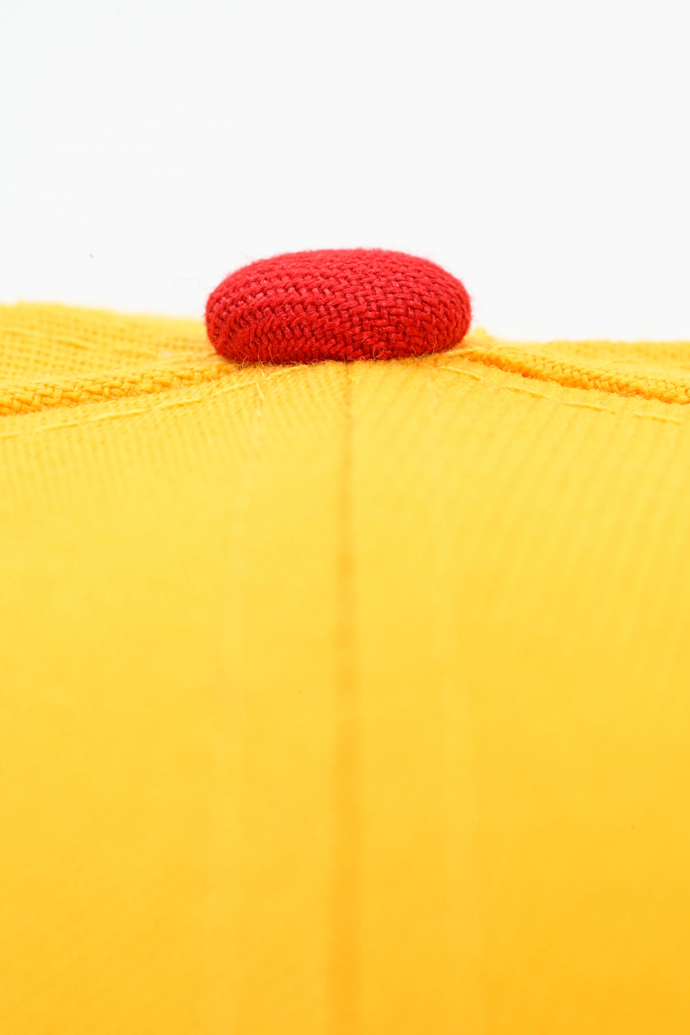 NEW ERA "SUMMERTIME SHOOTOUT” NEW YORK YANKEES FITTED HAT (YELLOW/BLACK/RED) - Image 5