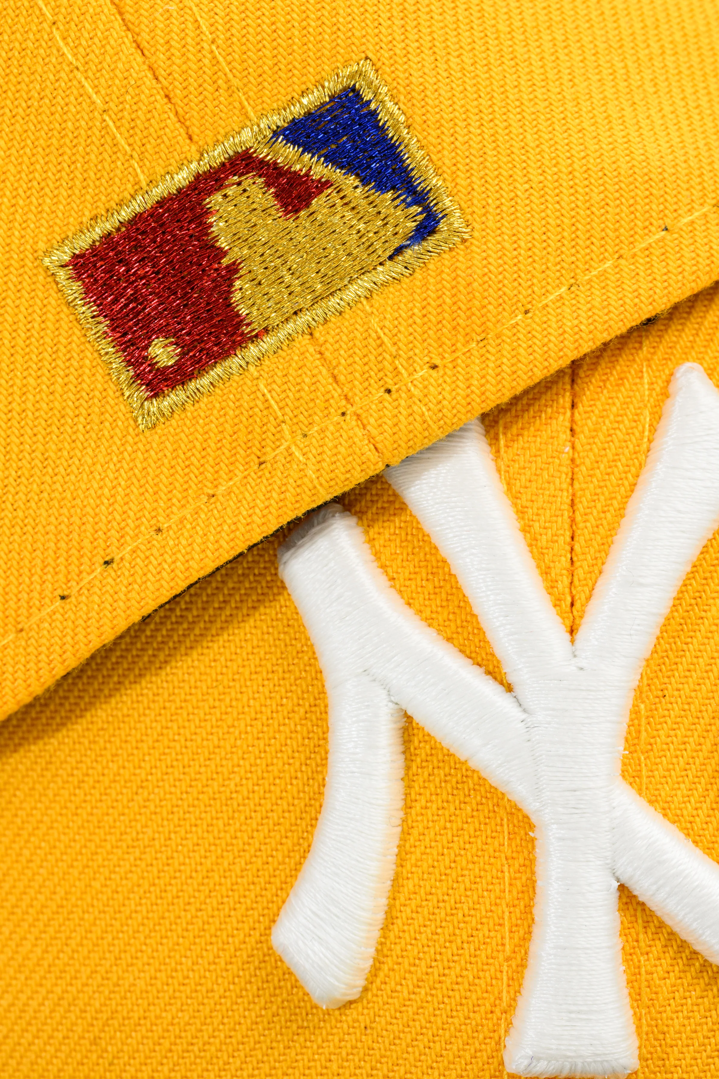 NEW ERA "SUMMERTIME SHOOTOUT” NEW YORK YANKEES FITTED HAT (YELLOW/BLACK/RED) - Image 7