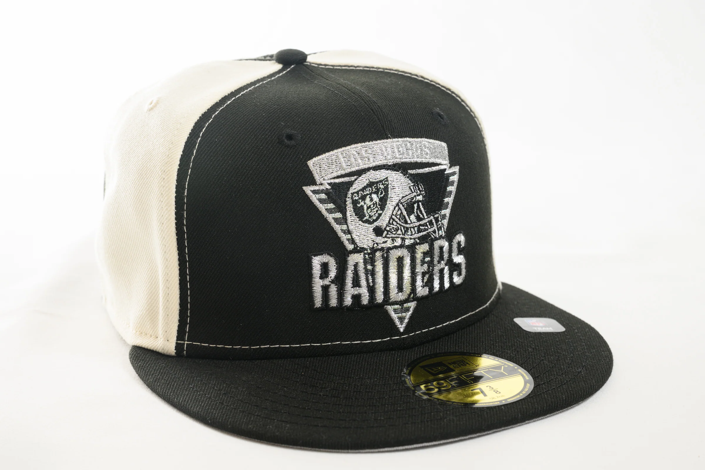 NEW ERA "COLOR BLOCK" LAS VEGAS RAIDERS FITTED HAT (BLACK/CHROME)