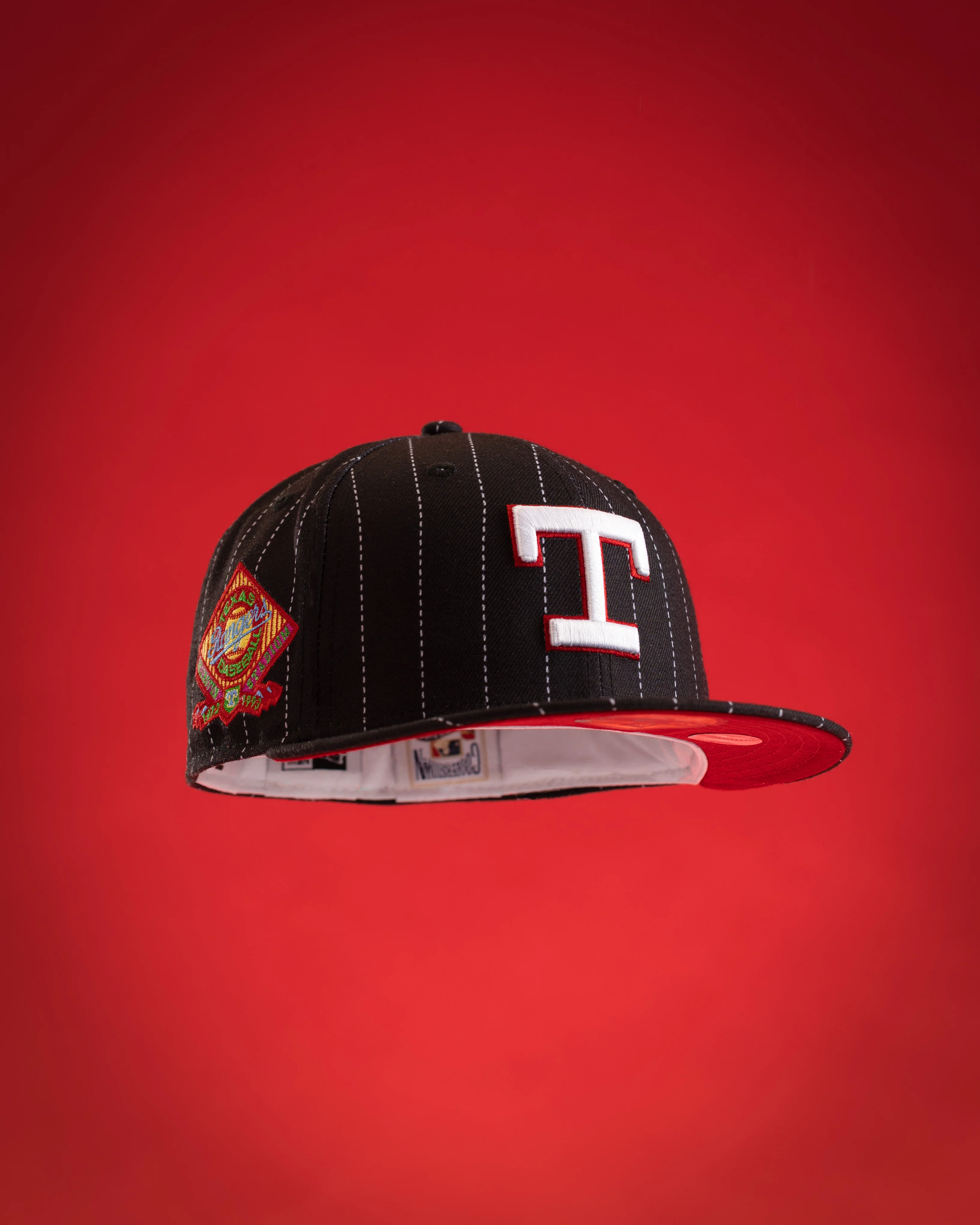 NEW ERA "COUNTRY CLUB" TEXAS RANGERS FITTED (BLACK PINSTRIPE/RED)
