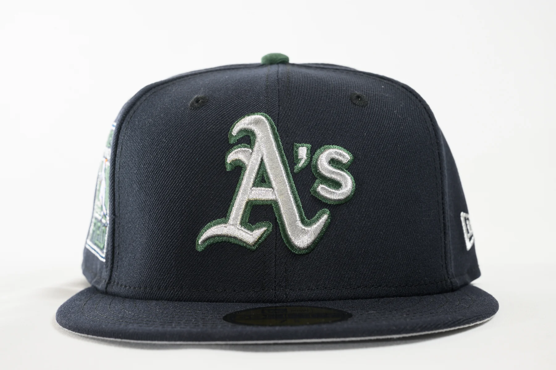 NEW ERA "CROSSOVER RICKEY" OAKLAND A'S (NAVY/CILANTRO GREEN) - Image 8