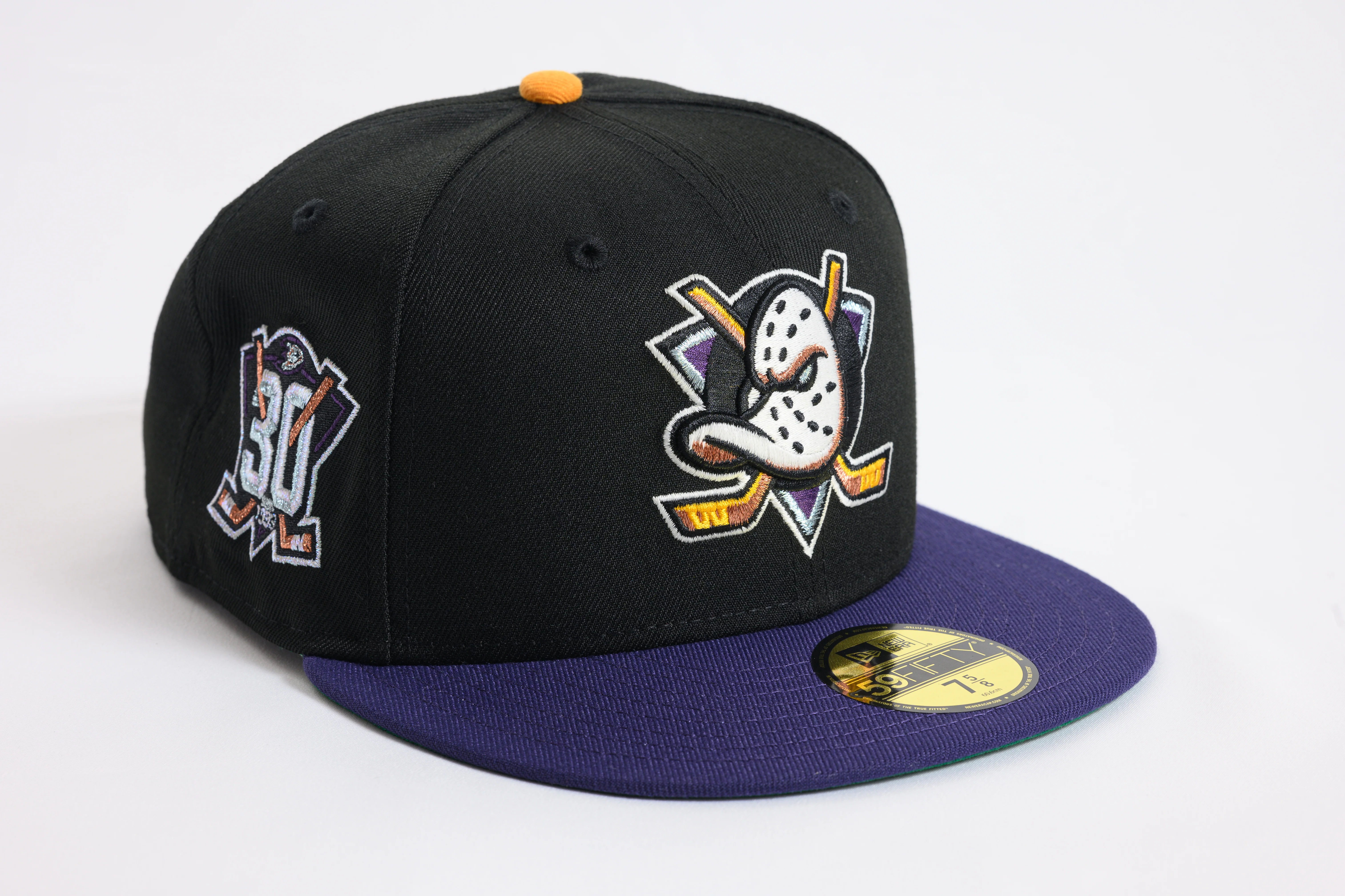 NEW ERA "DARK WIN" ANAHEIM DUCKS FITTED HAT (BLACK/PURPLE)