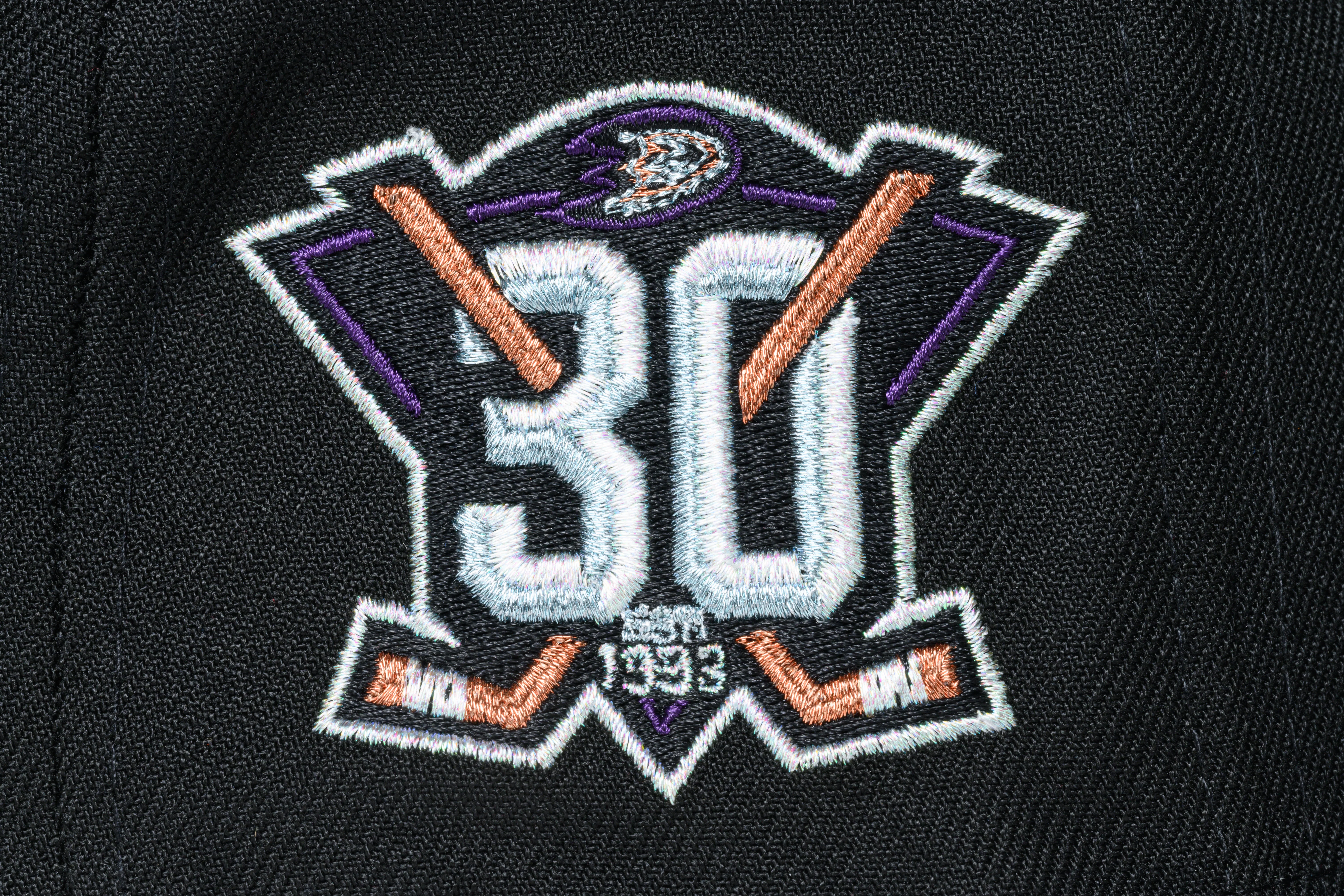NEW ERA "DARK WIN" ANAHEIM DUCKS FITTED HAT (BLACK/PURPLE) - Image 3