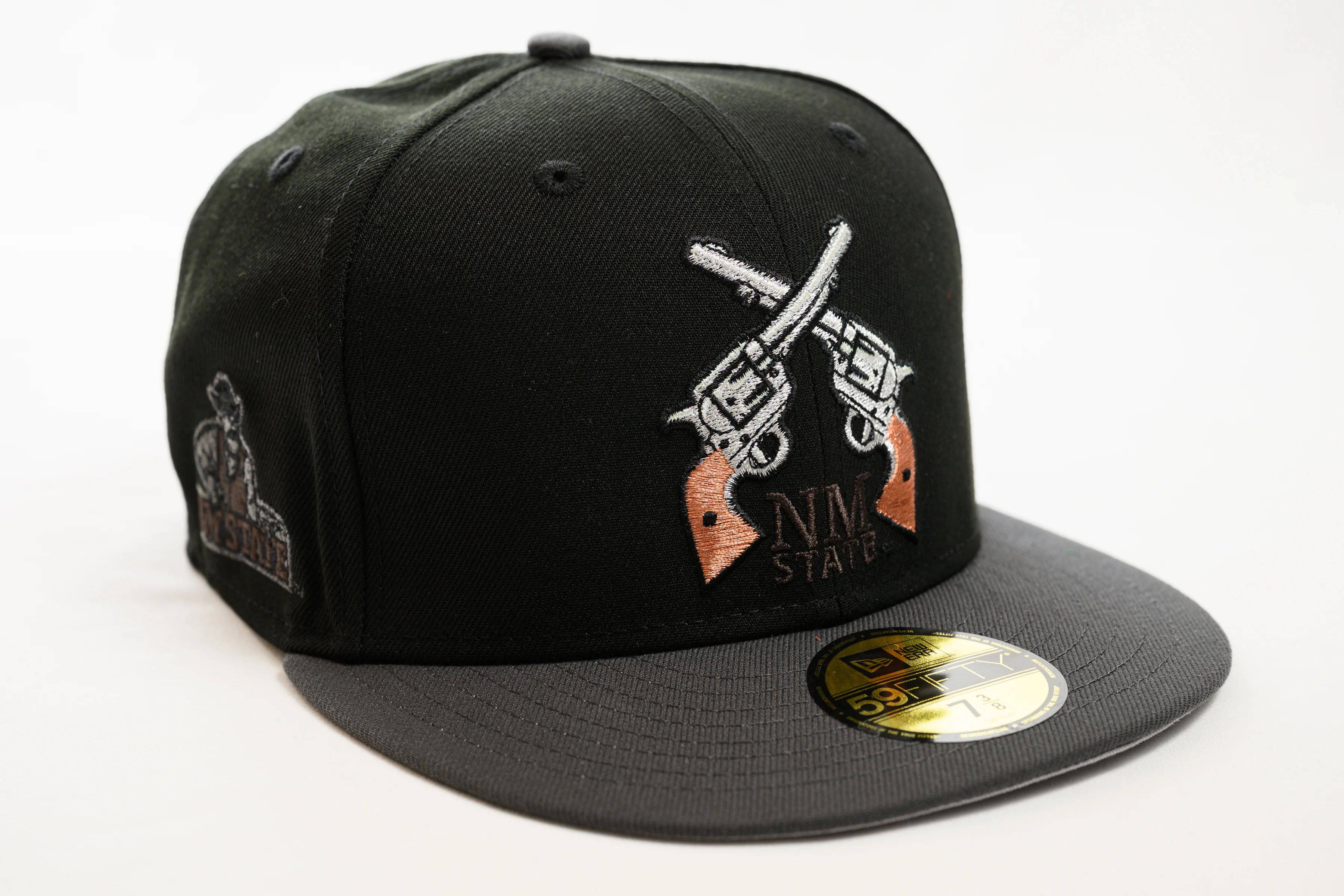 NEW ERA "DEADWOOD" NEW MEXICO AGGIES FITTED HAT (BLACK/DARK GRAPHITE)