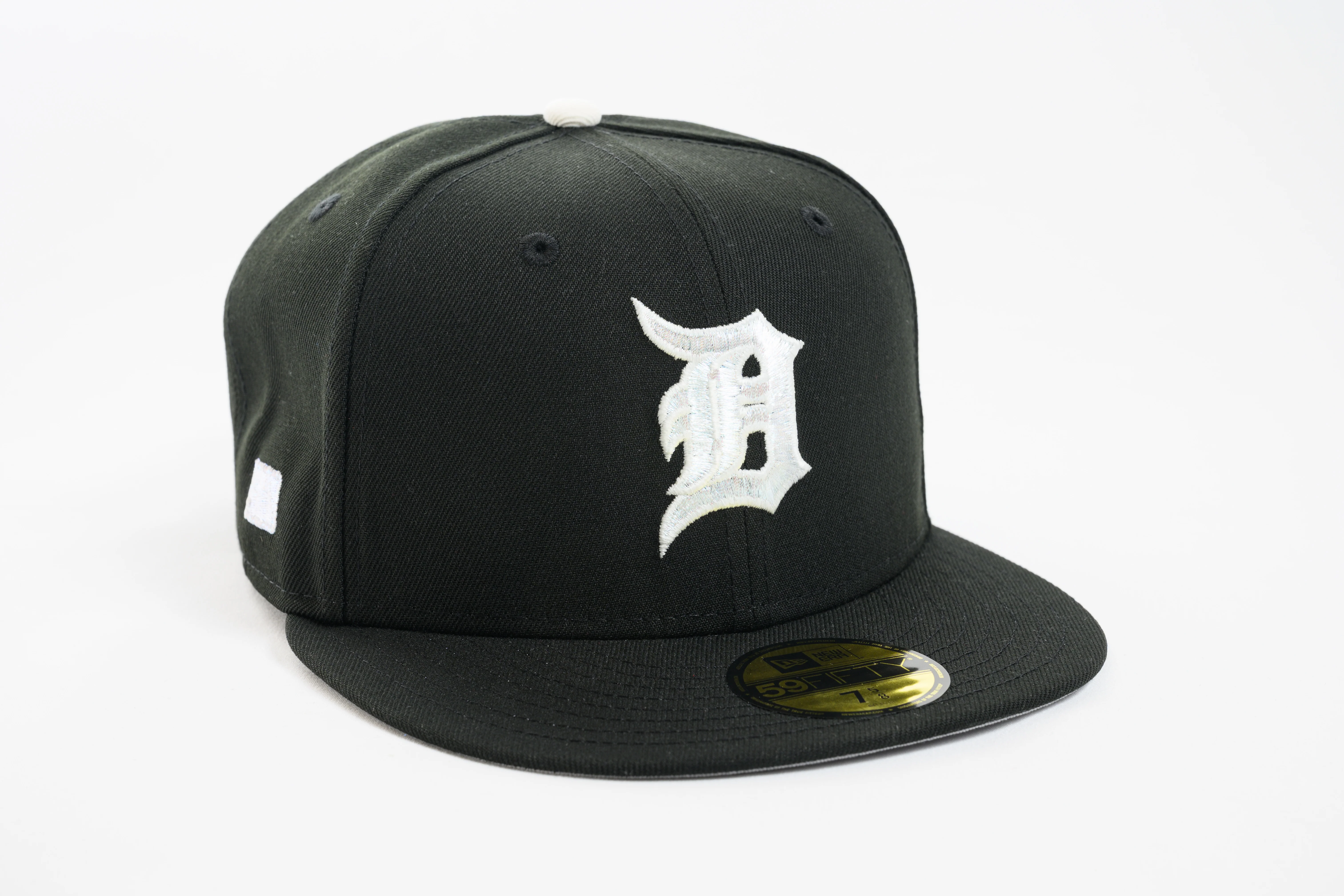 NEW ERA "DECADES" DETROIT TIGERS FITTED HAT (BLACK/GLOW WHITE)