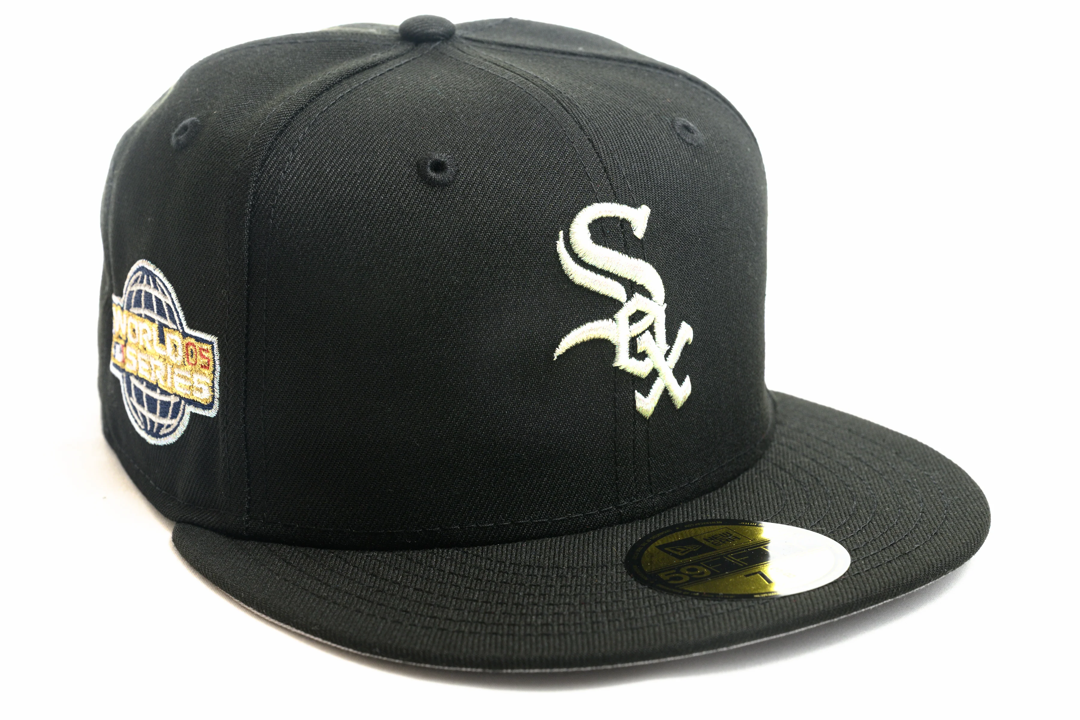 NEW ERA "DELUXE" CHICAGO WHITESOX FITTED HAT (BLACK/METALLIC IRIS)