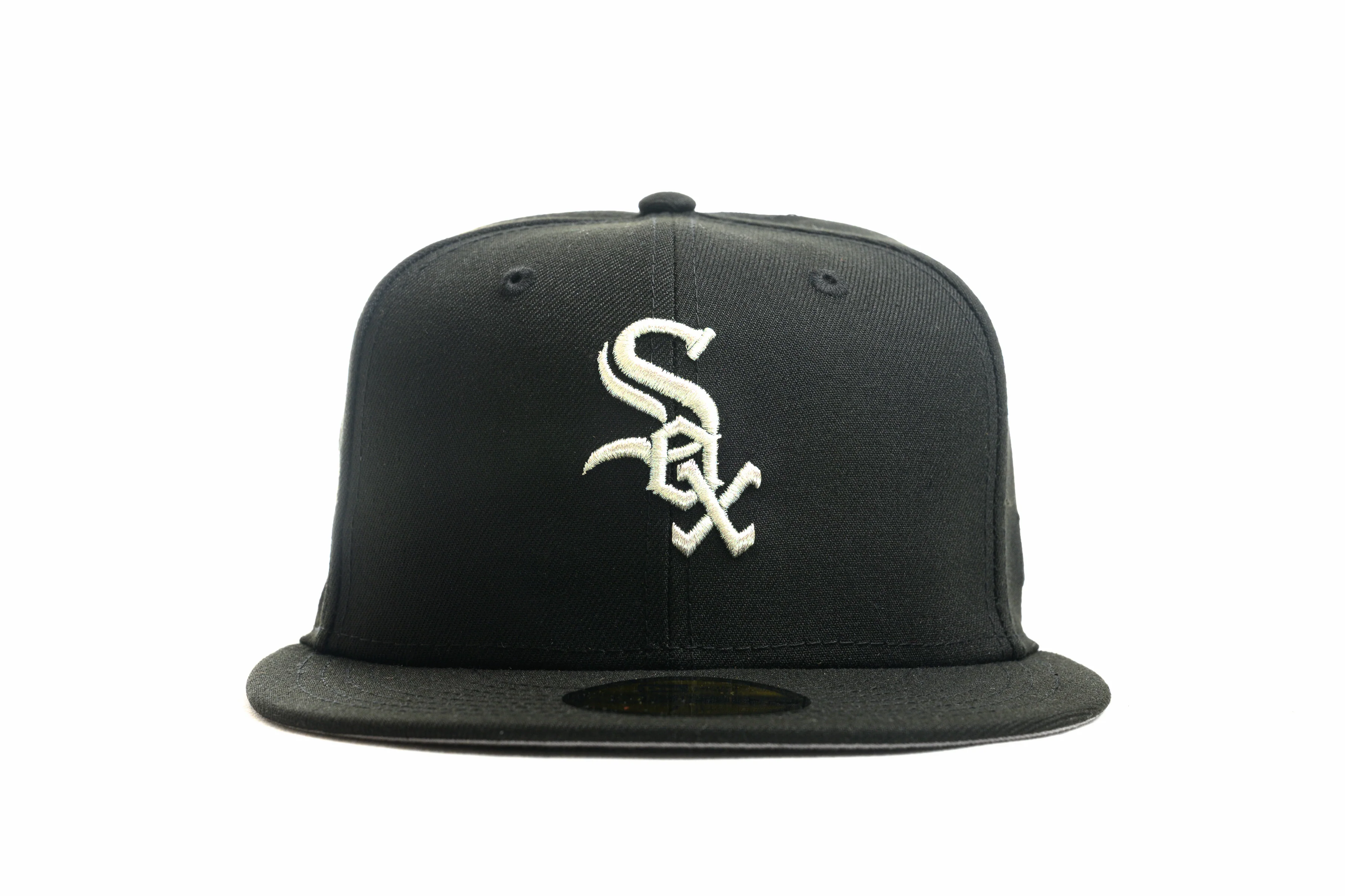 NEW ERA "DELUXE" CHICAGO WHITESOX FITTED HAT (BLACK/METALLIC IRIS) - Image 9