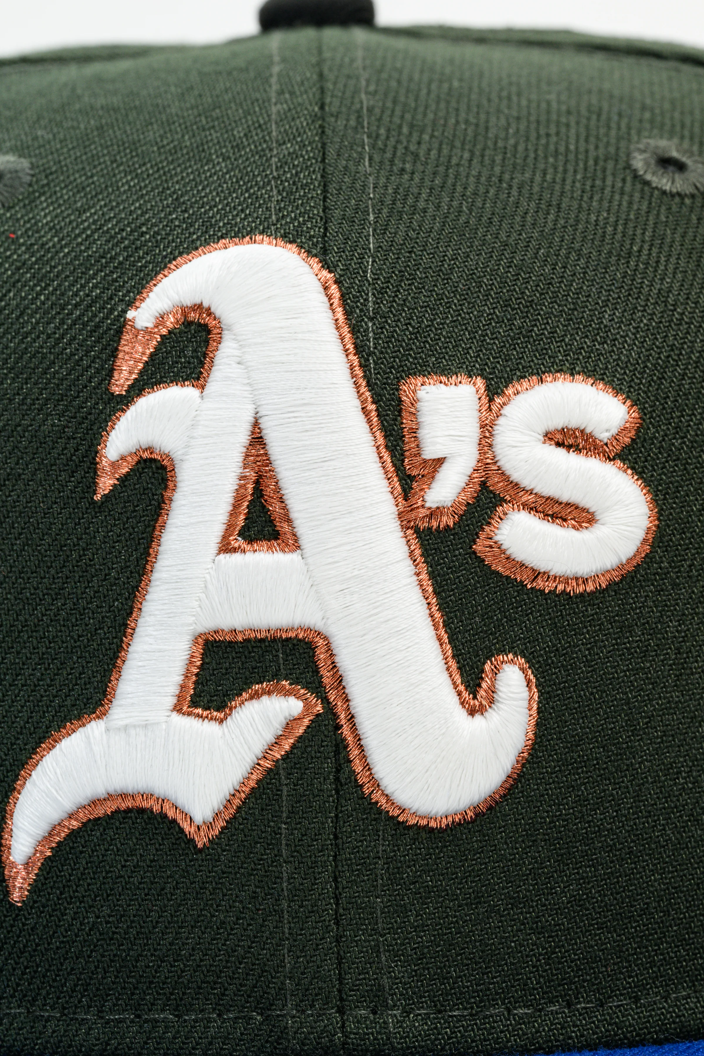 NEW ERA "DIFFERENT GREENS” OAKLAND 'AS FITTED HAT (DARK SEAWEED/ROYAL BLUE) - Image 9