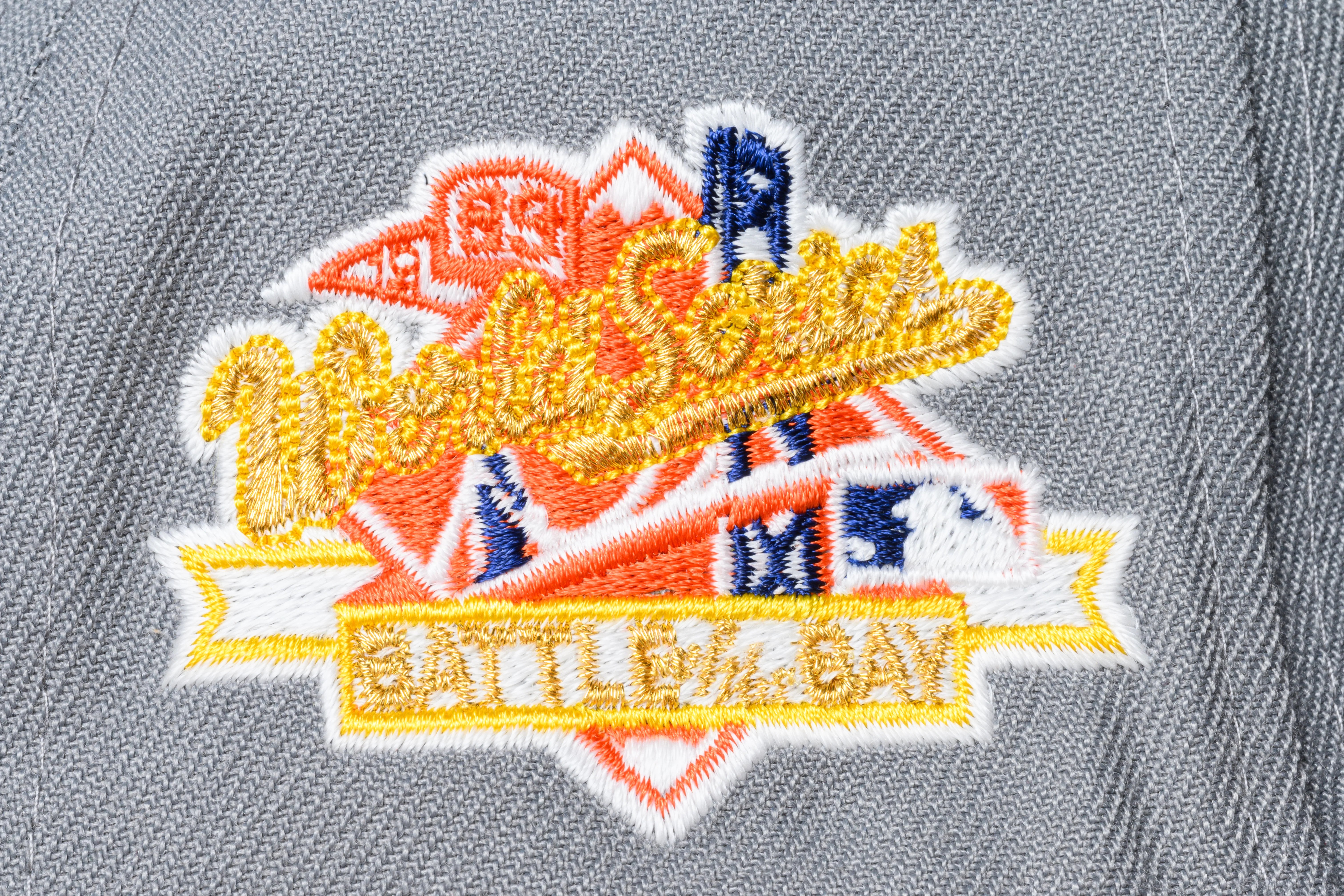 NEW ERA "SUNSET SCRIPT" OAKLAND A'S FITTED HAT (STORM GREY/DARK ROYAL) - Image 2