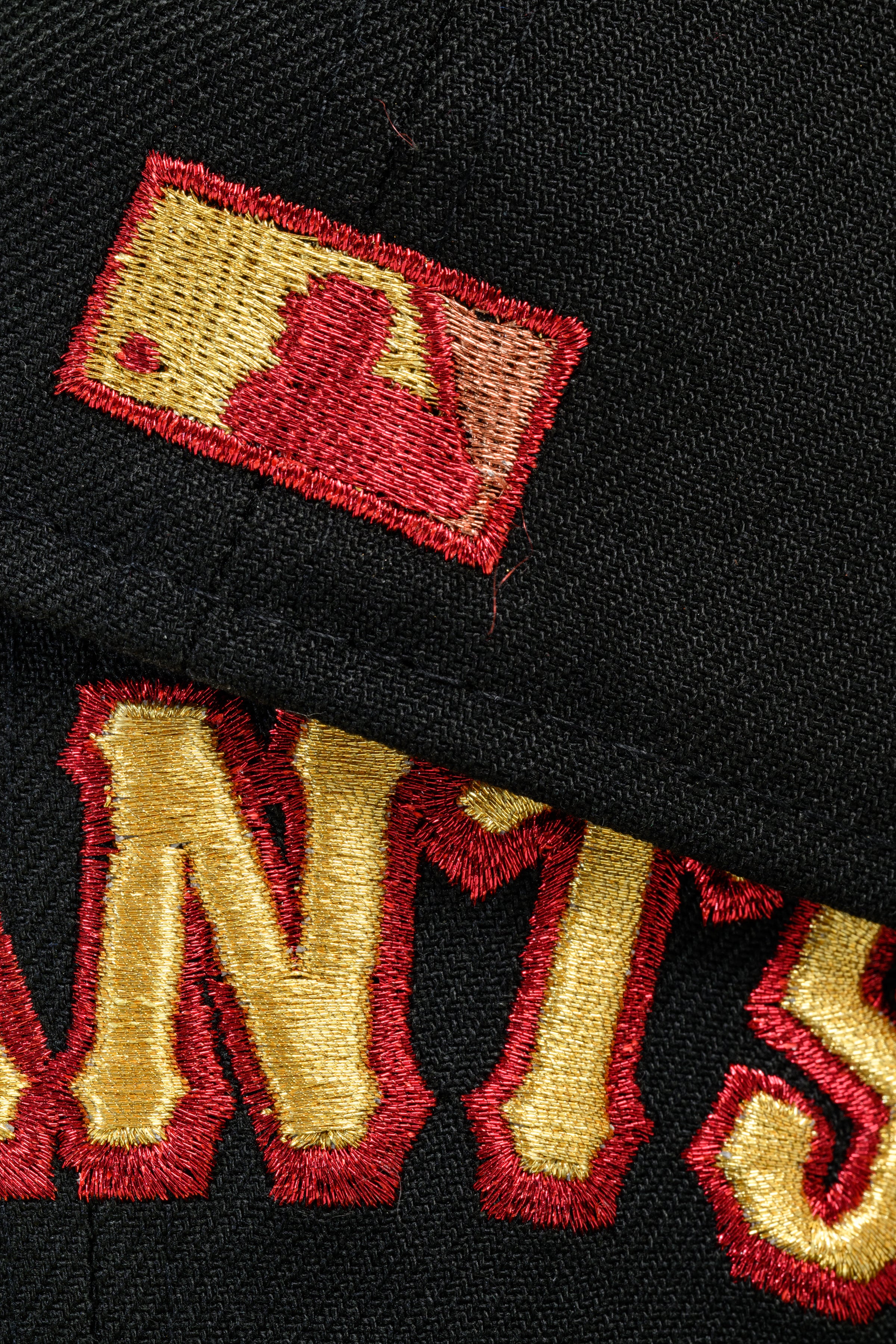 NEW ERA "FINAL ZILLA” SAN FRANCISCO GIANTS FITTED HAT (BLACK/RIFLE GREEN/RED) - Image 4