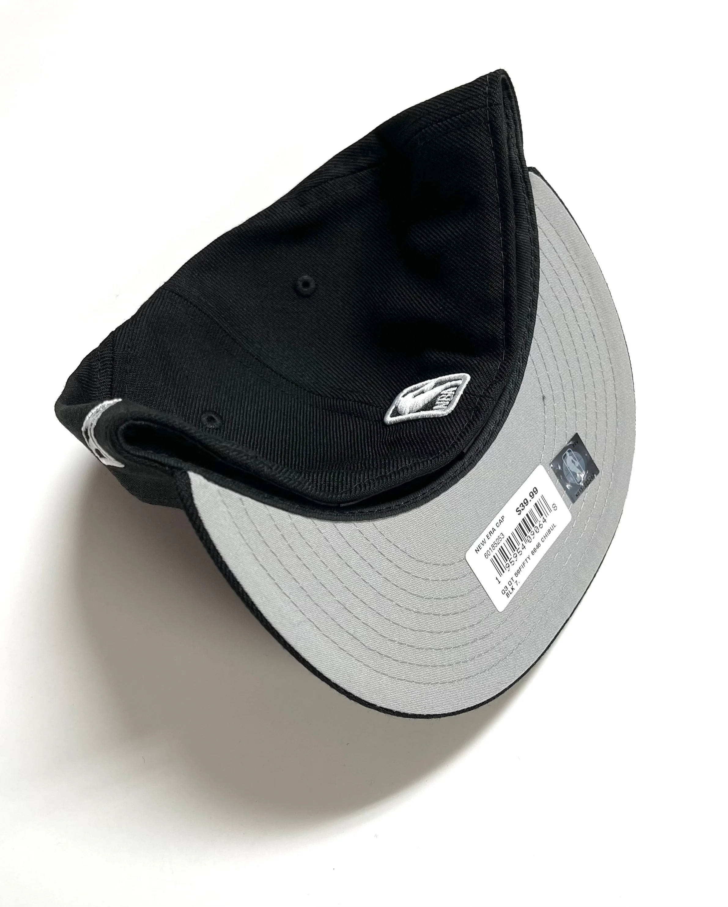 NEW ERA "FLIP" CHICAGO BULLS FITTED HAT (SIZE 7 & 7 1/4) - Image 2