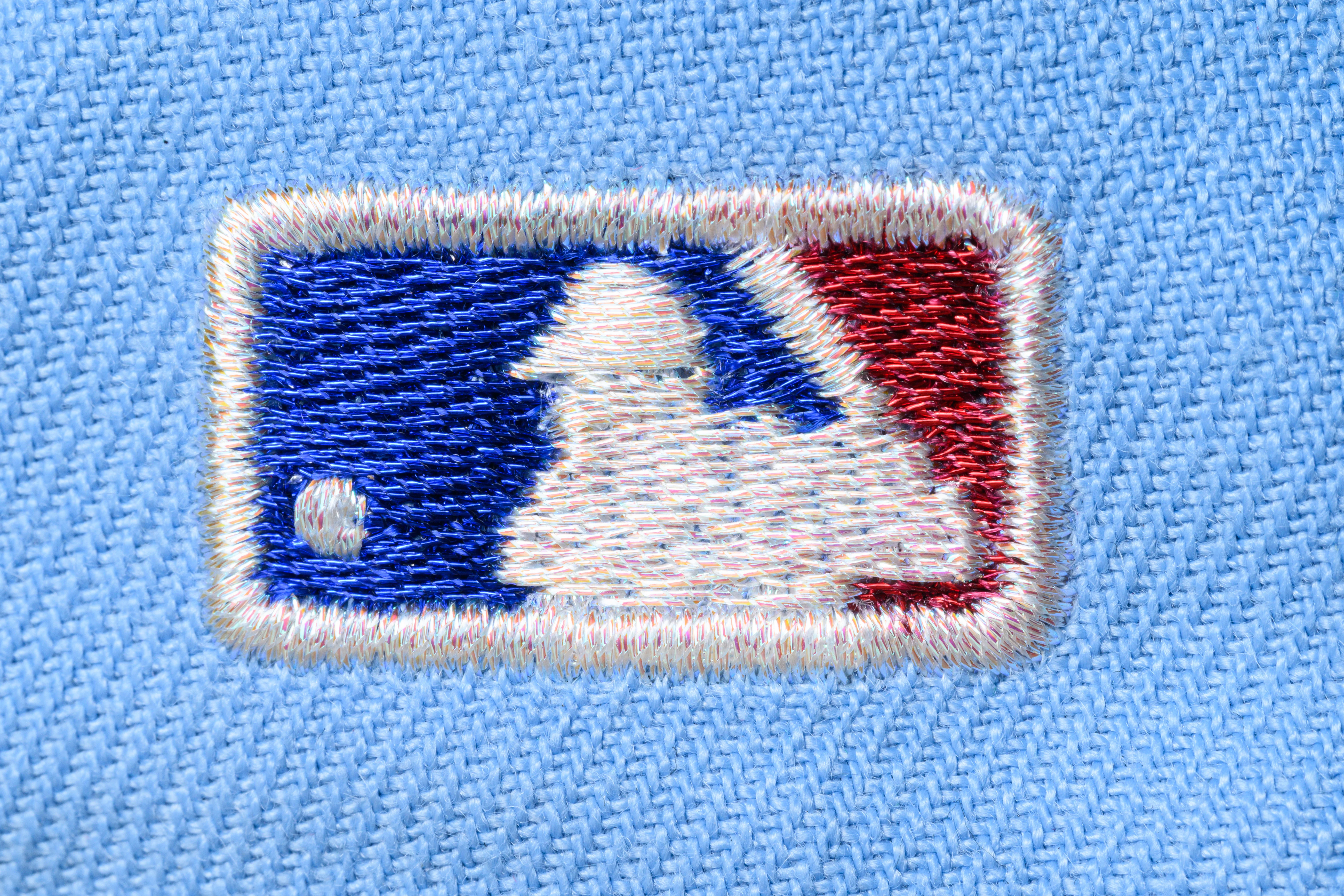NEW ERA "FREAKNIK" ATLANTA BRAVES FITTED HAT (SONGBIRD BLUE/NAVY) - Image 2