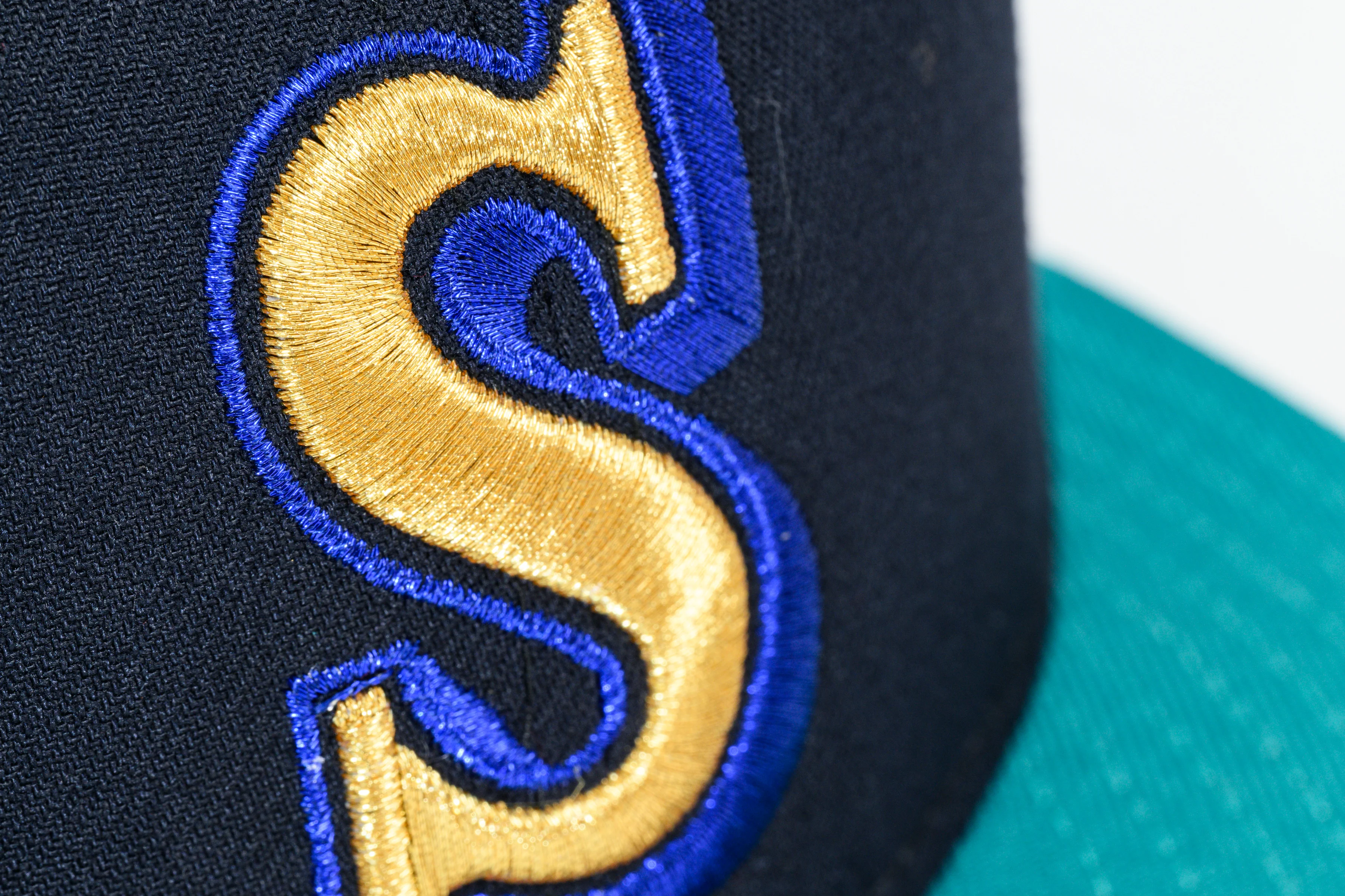 NEW ERA "NOW AND THEN” SEATTLE MARINERS FITTED HAT (NAVY/NORTHWEST GREEN) - Image 7