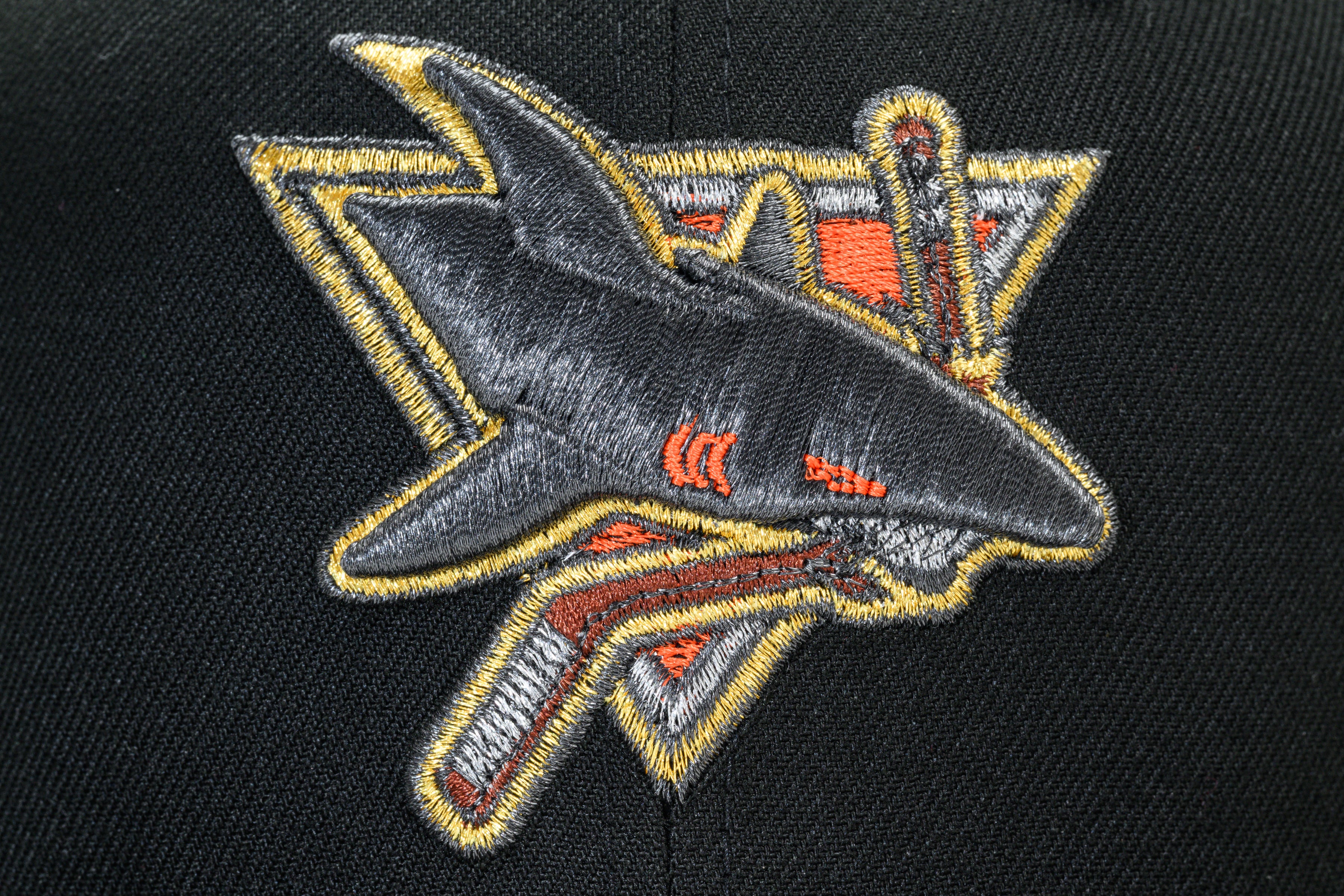 NEW ERA "GIANT SHARK” SAN JOSE SHARKS FITTED HAT (BLACK/ORANGE) - Image 5