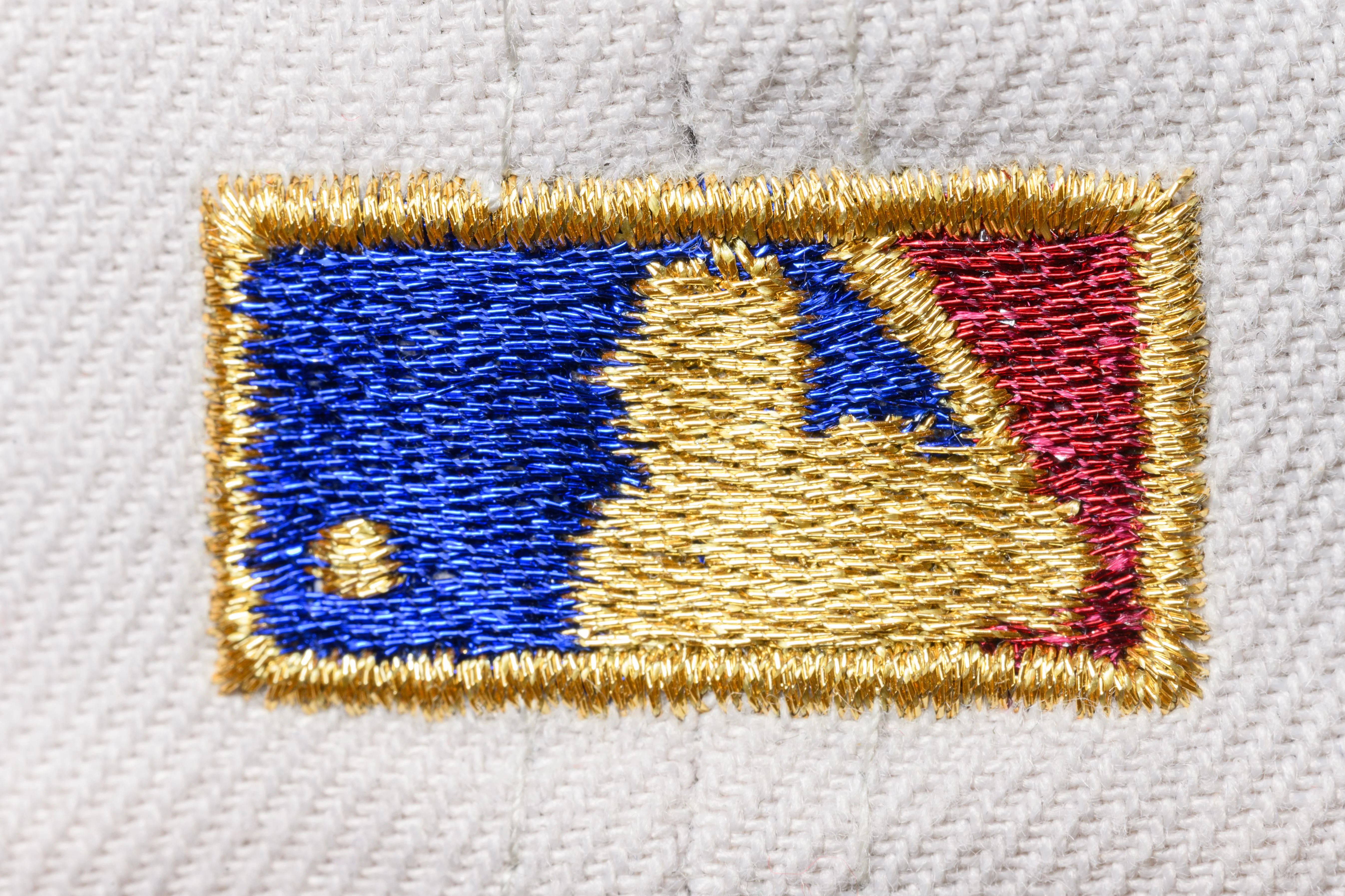 NEW ERA "NEW GOLD MEDAL" OAKLAND A’S FITTED HAT (STONE/SCARLET) - Image 3