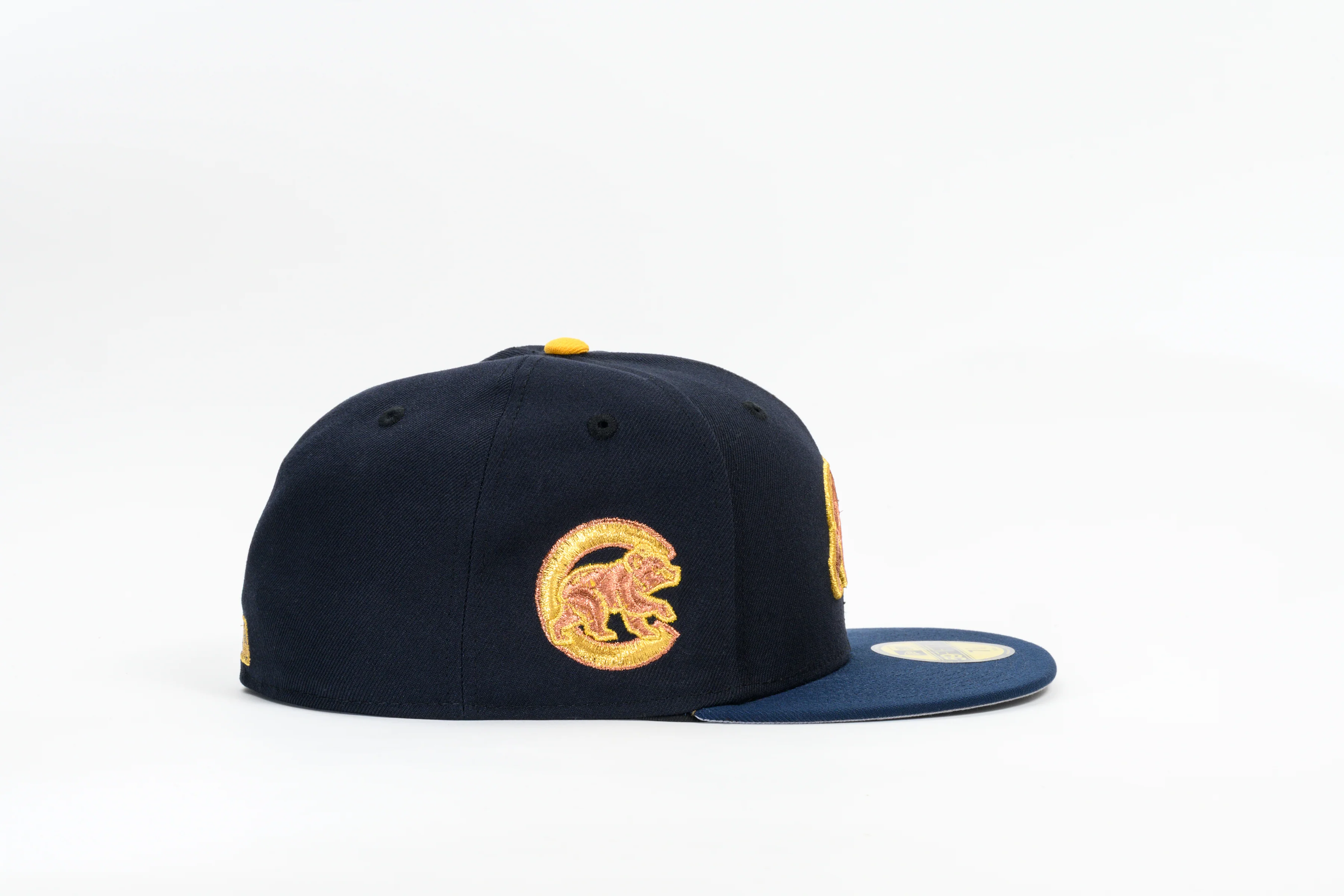NEW ERA "GOLDEN BEAR" CHICAGO CUBS FITTED HAT (NAVY/OCEANSIDE BLUE/A GOLD) - Image 6