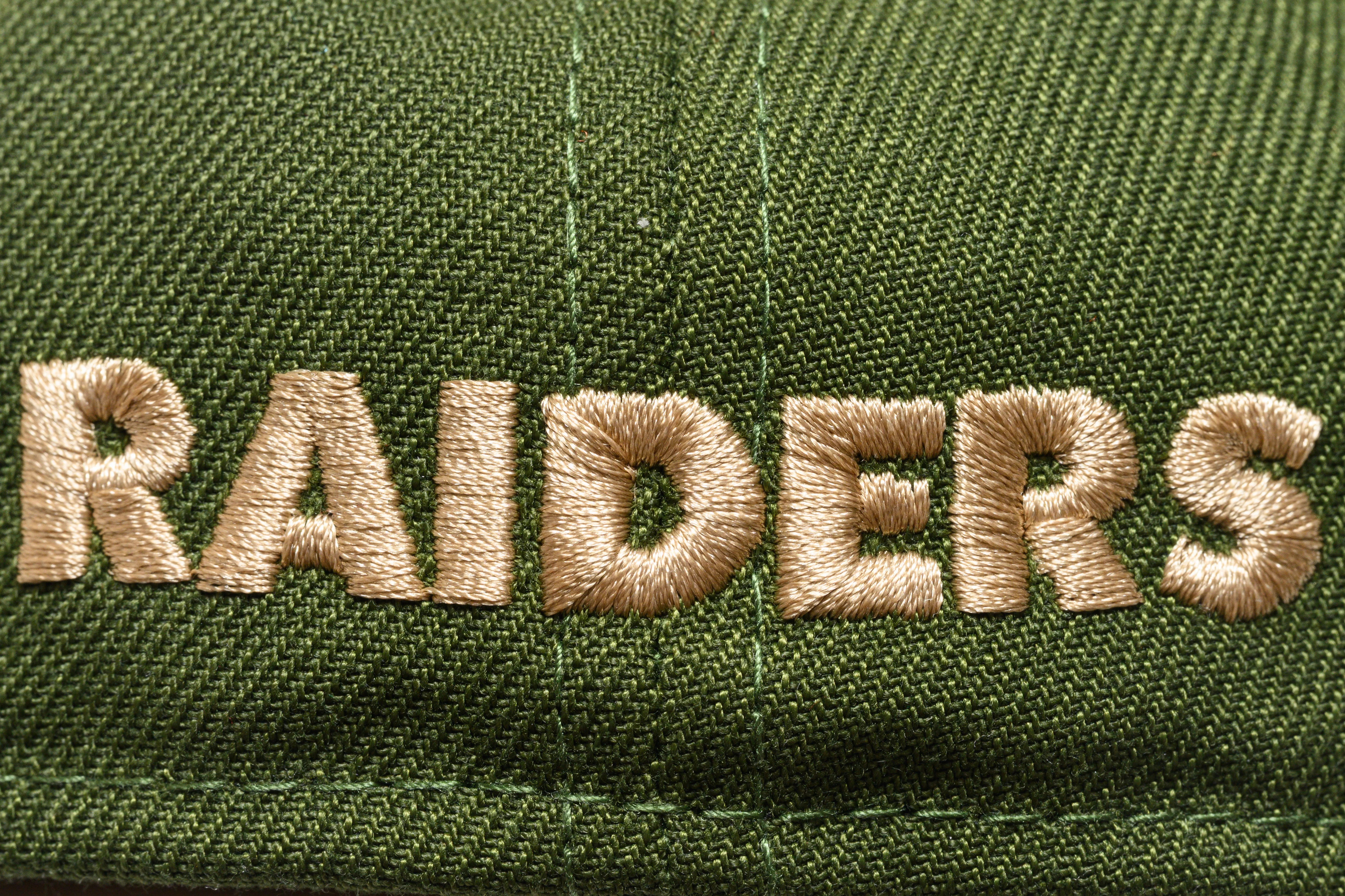 NEW ERA "HALE KOA" LAS VEGAS RAIDERS FITTED HAT (RIFLE GREEN/BLACK)y - Image 3