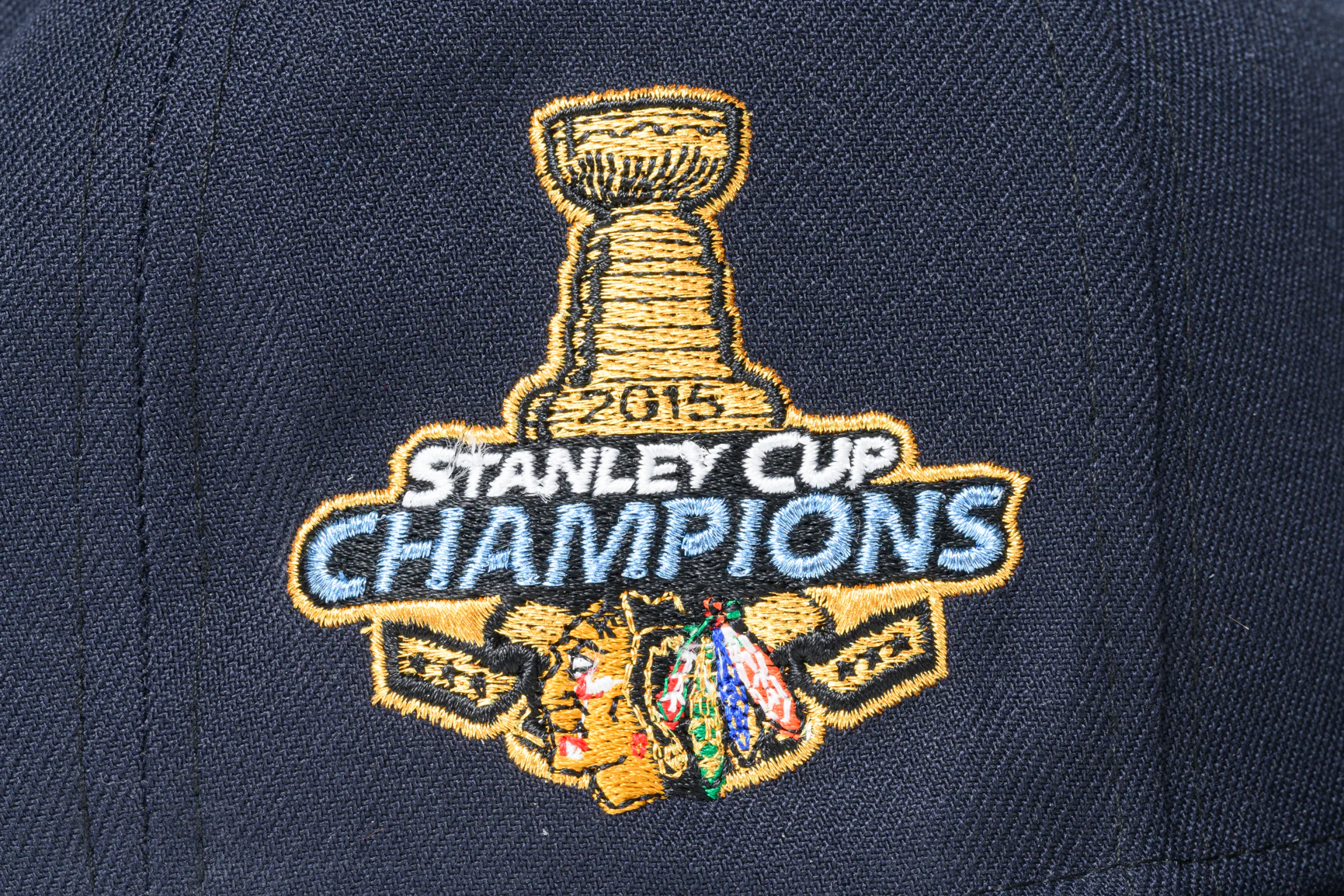 NEW ERA "HEAD HUNTER" CHICAGO BLACKHAWKS FITTED HAT (NAVY/BLACK) - Image 5