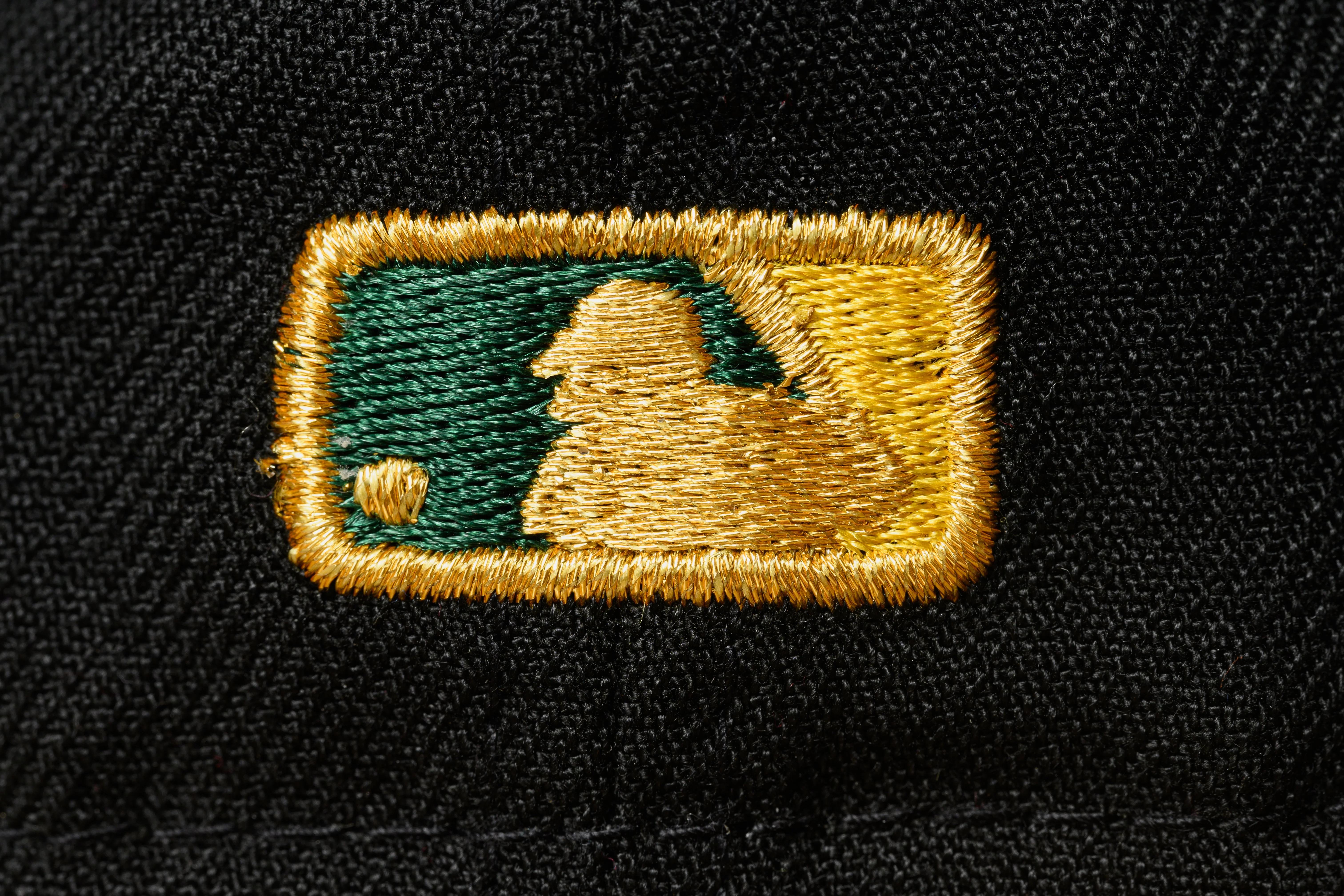 NEW ERA "HOMETOWN RICKEY RESTOCK" OAKLAND A'S FITTED HAT (BLACK/DARK GREEN) - Image 2