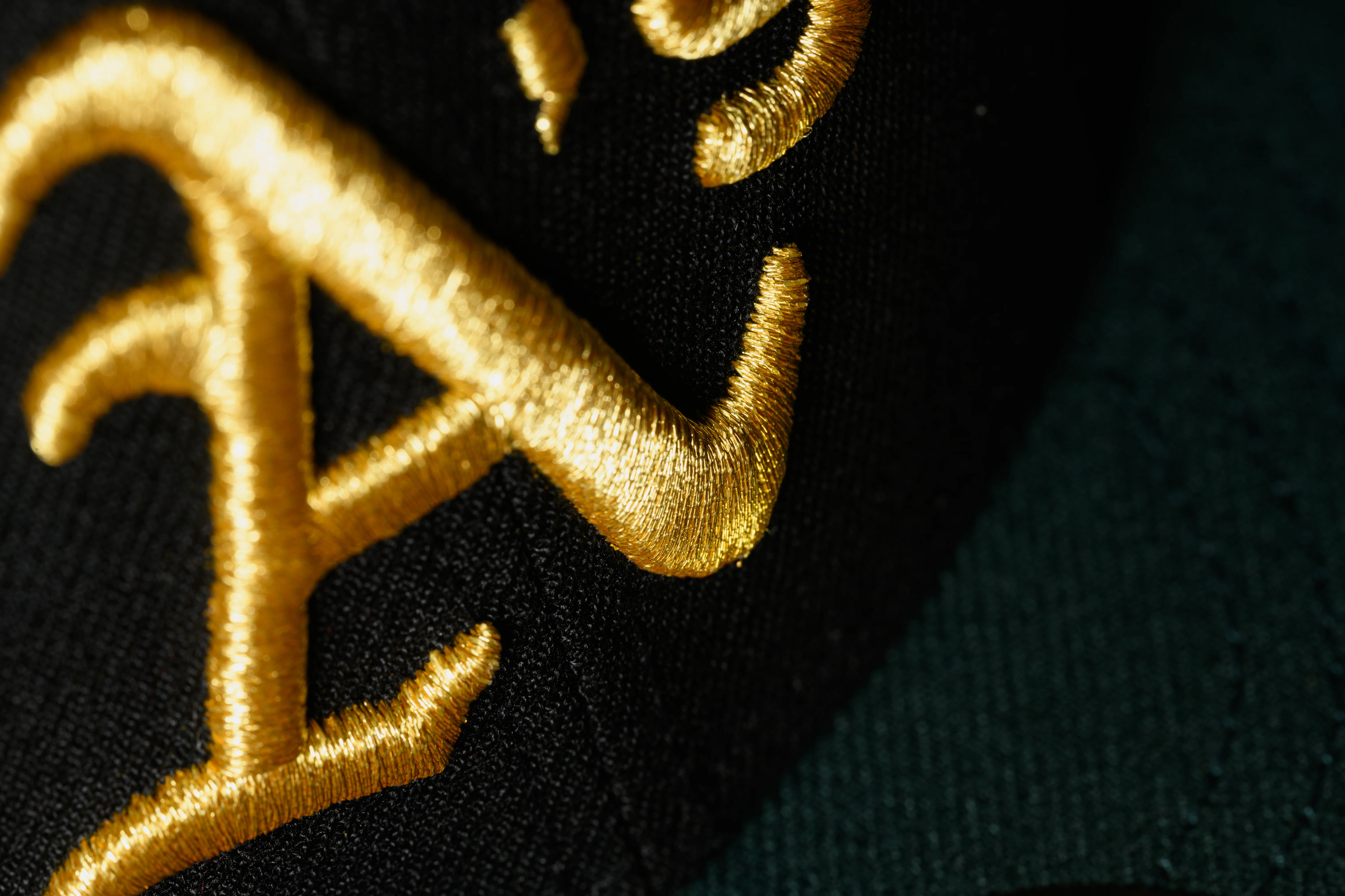 NEW ERA "HOMETOWN RICKEY RESTOCK" OAKLAND A'S FITTED HAT (BLACK/DARK GREEN) - Image 6