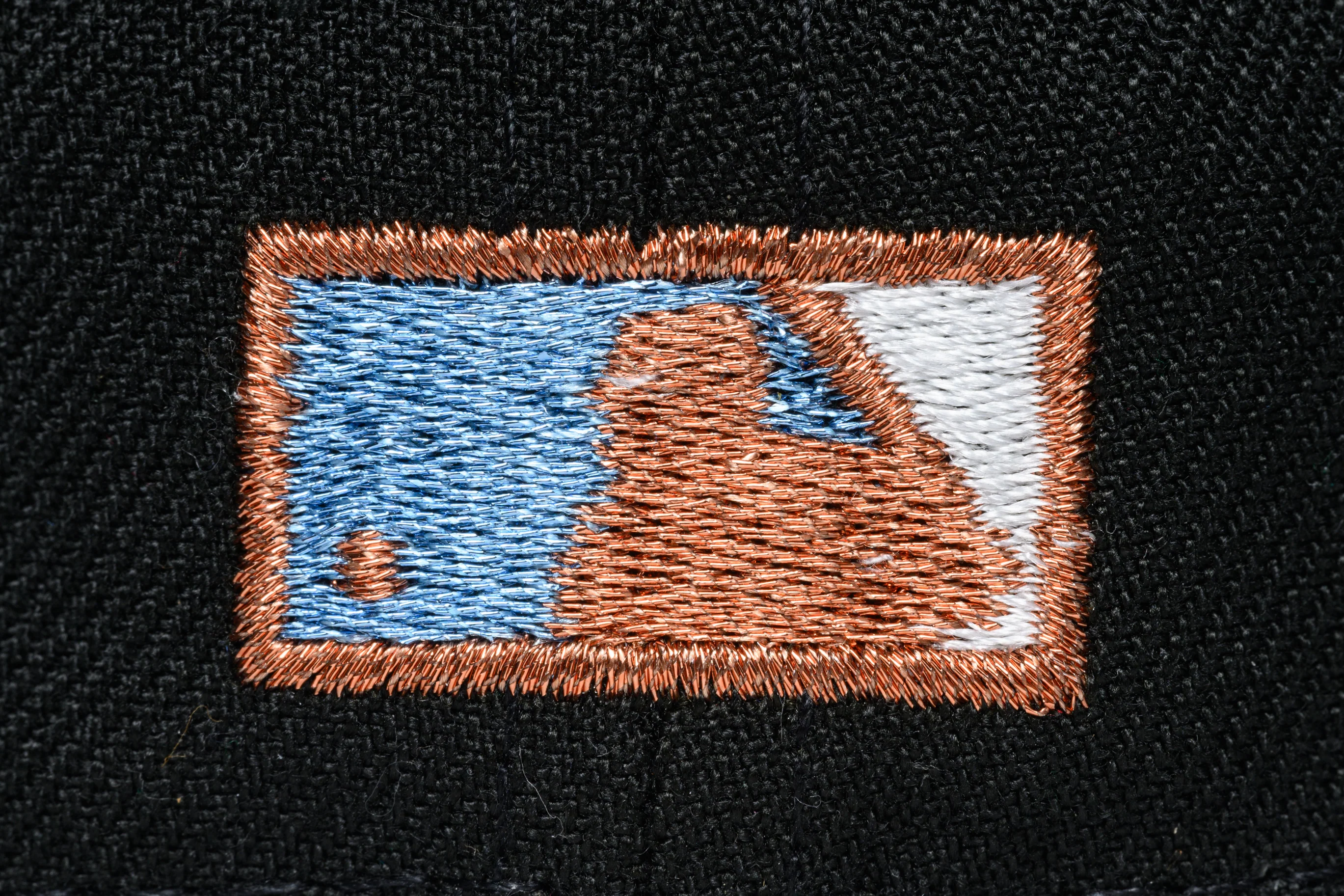 NEW ERA "ICE ROAD" COLORADO ROCKIES FITTED HAT (BLACK/ SONGBIRD BLUE) - Image 2