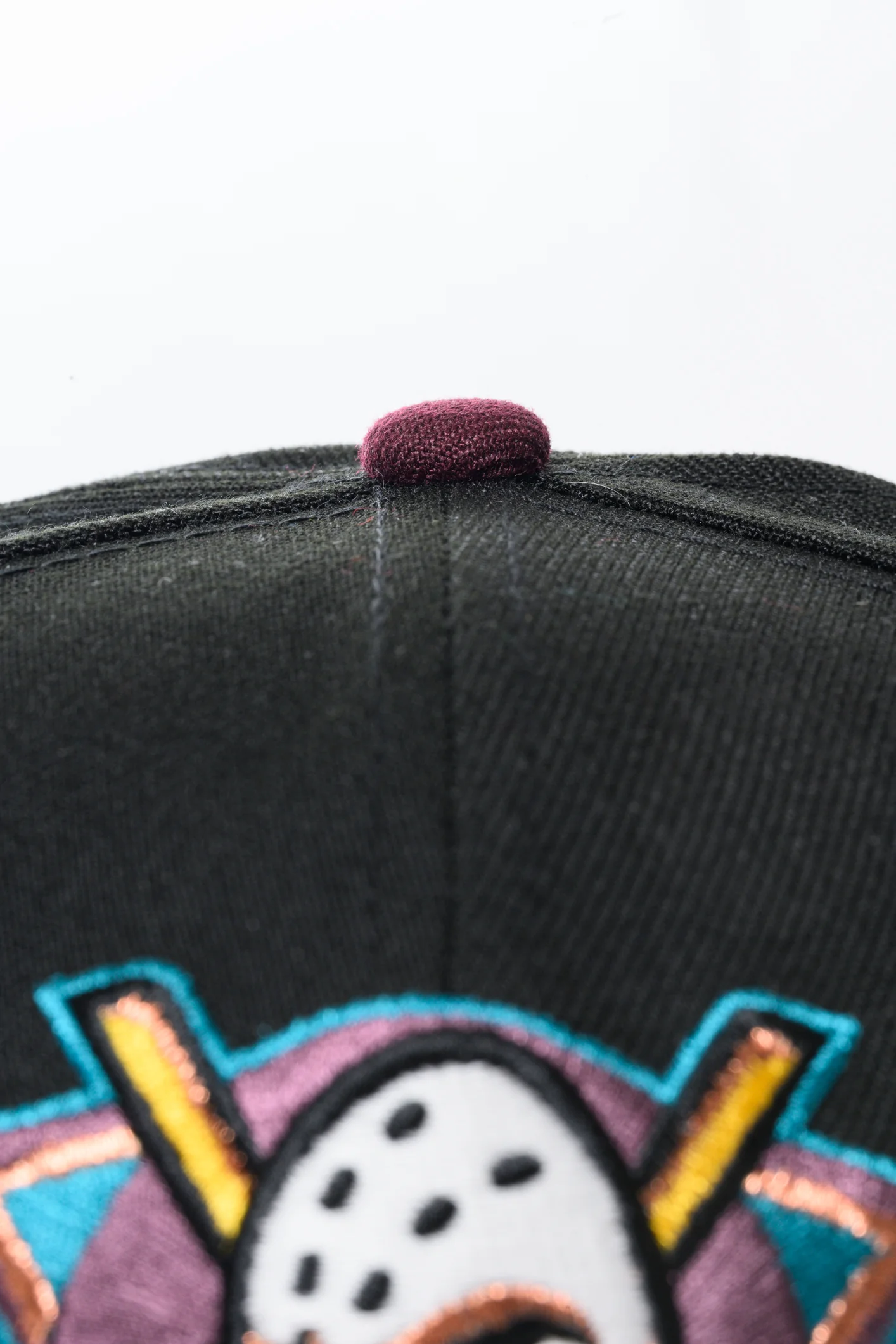 NEW ERA "INSTANT VINTAGE" ANAHEIM DUCKS FITTED HAT (MAROON/BLACK) - Image 6