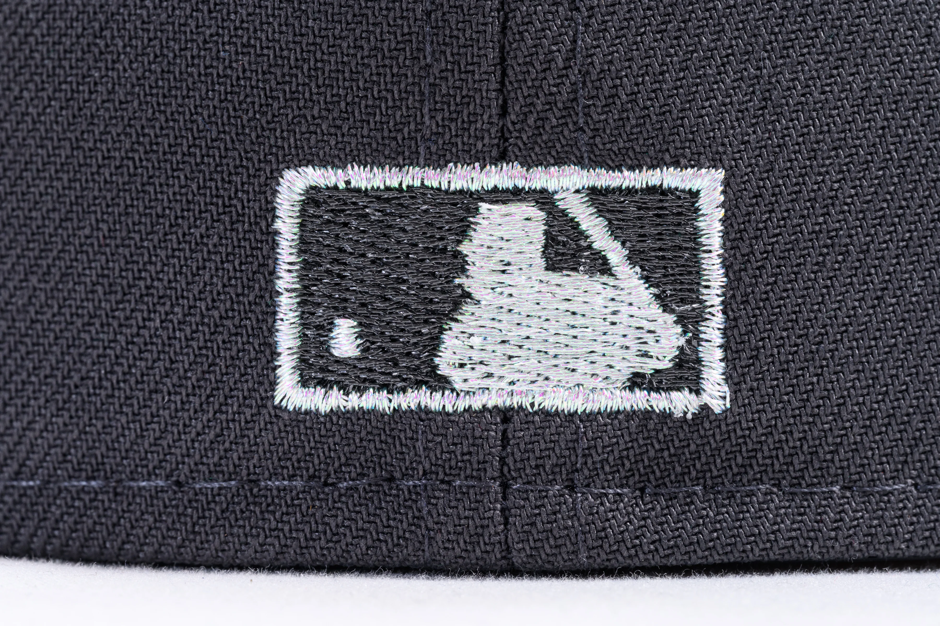 NEW ERA "IRON DRAGON" SAN FRANCISCO GIANTS FITTED HAT (DARK GRAPHITE/BLACK) - Image 2