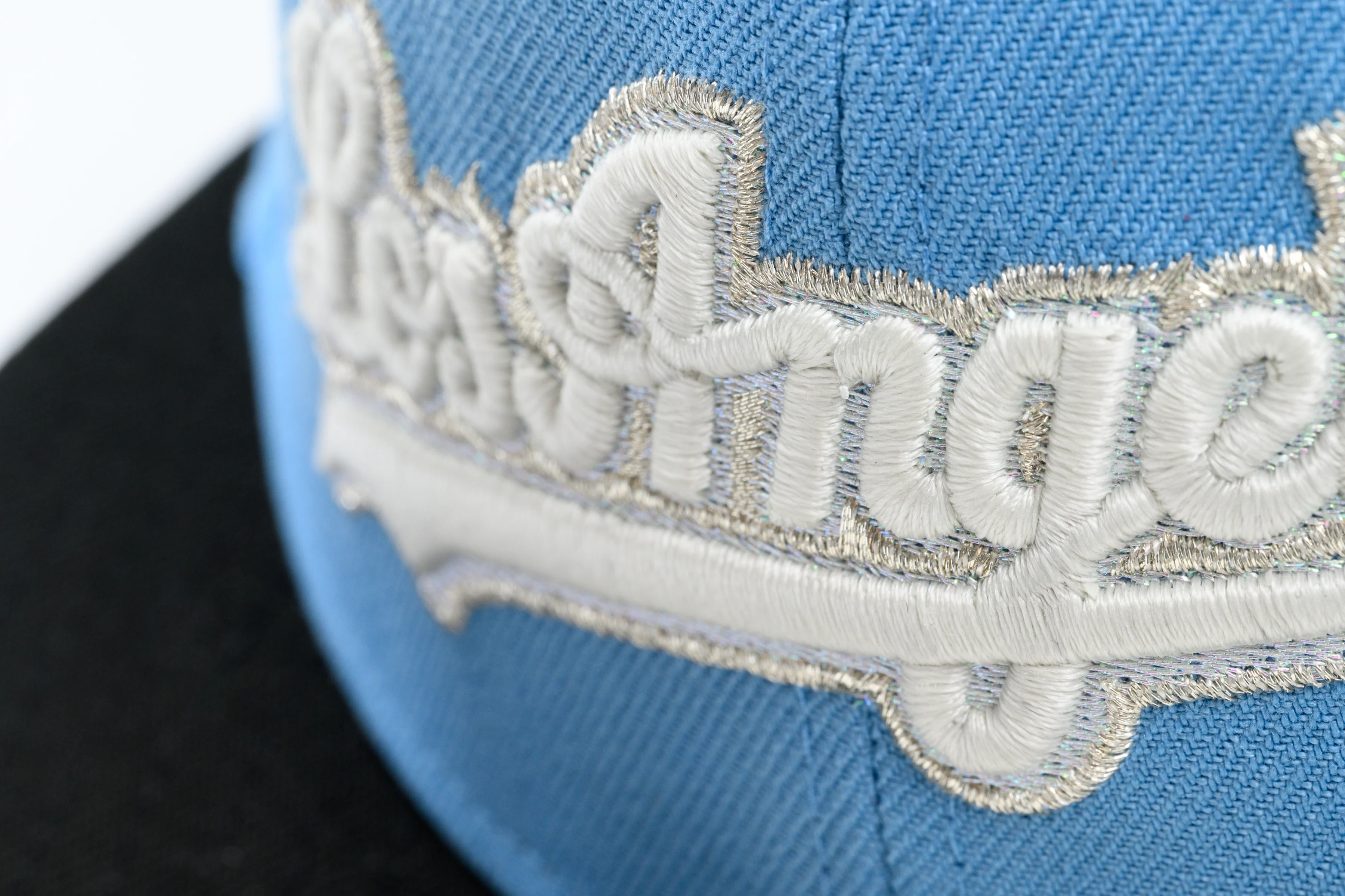 NEW ERA "BOY” LOS ANGELES DODGERS FITTED HAT (SKY BLUE/BLACK) - Image 11