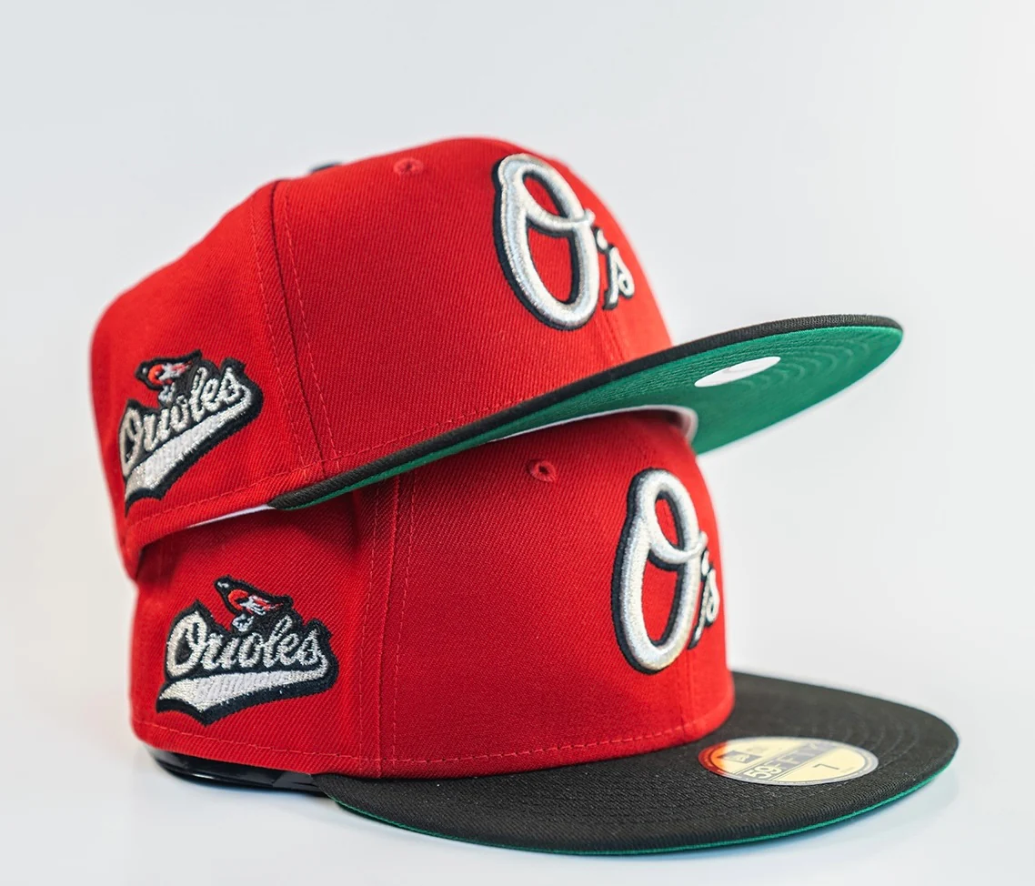 NEW ERA "LETTERMAN" BALTIMORE ORIOLES FITTED HAT (RED/BLACK/METALLIC SILVER) (SIZE 7 1/4, 7 3/8 & 7 5/8)
