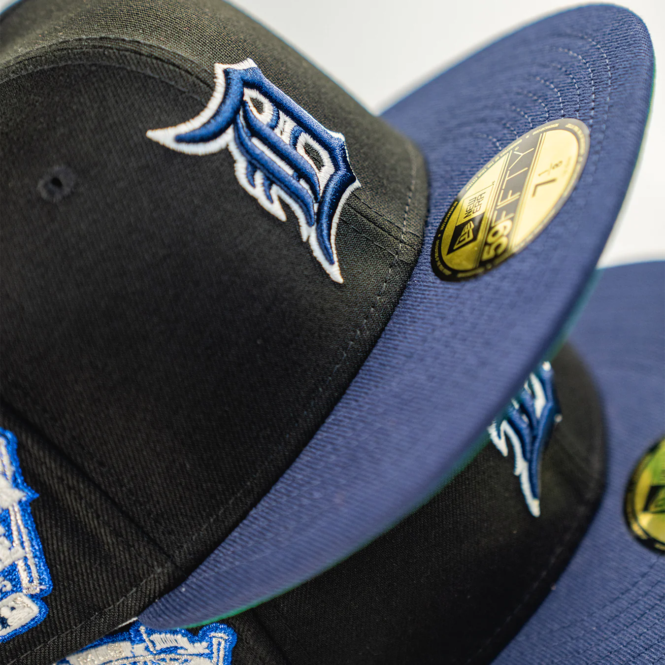 NEW ERA "LETTERMAN" DETROIT TIGERS FITTED HAT (BLACK/NAVY) (SIZE 7 1/2, 7 3/4) - Image 4
