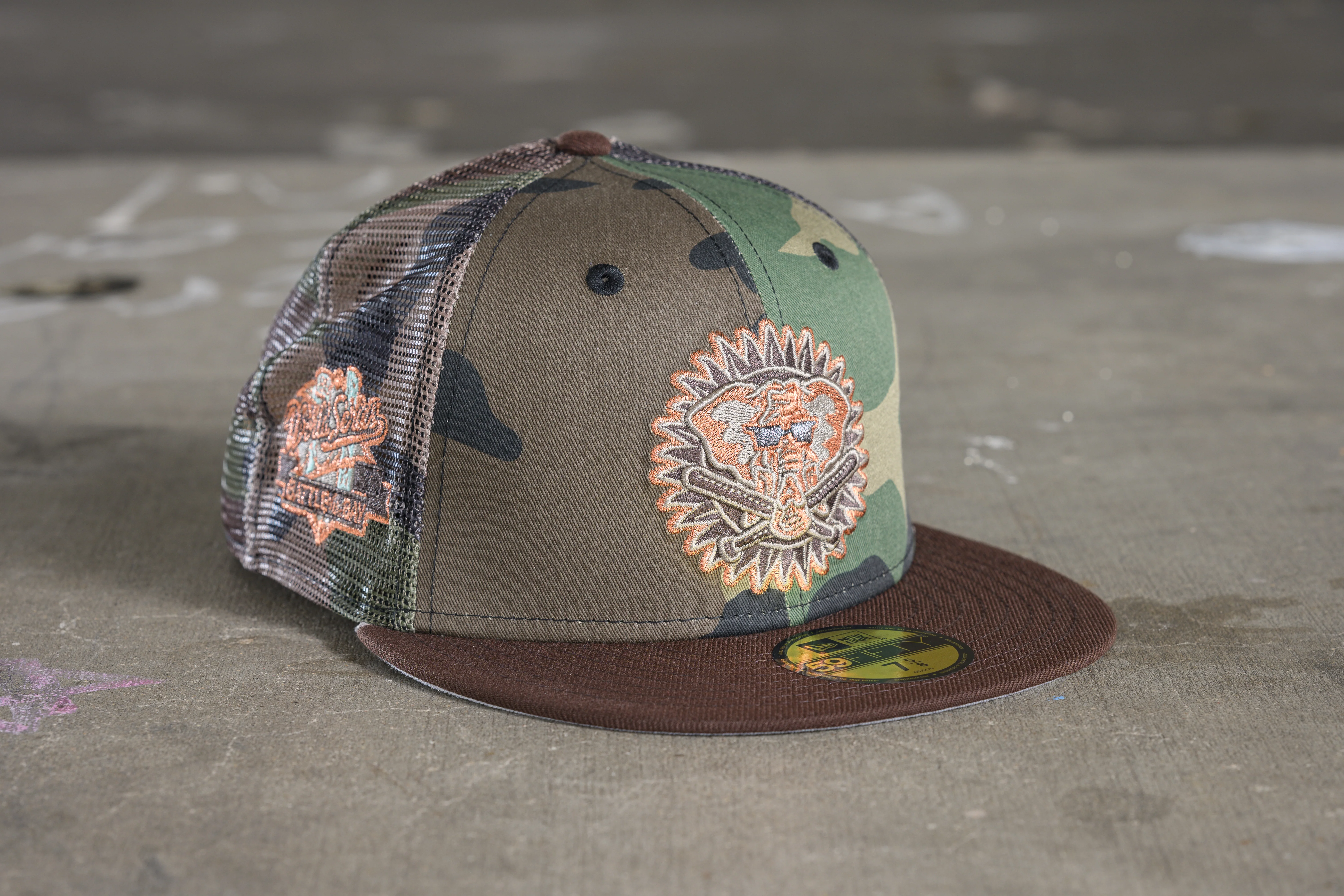 NEW ERA "LOGGERS REVENGE" OAKLAND A'S MESH FITTED HAT (WOODLAND CAMO/DARK BROWN)