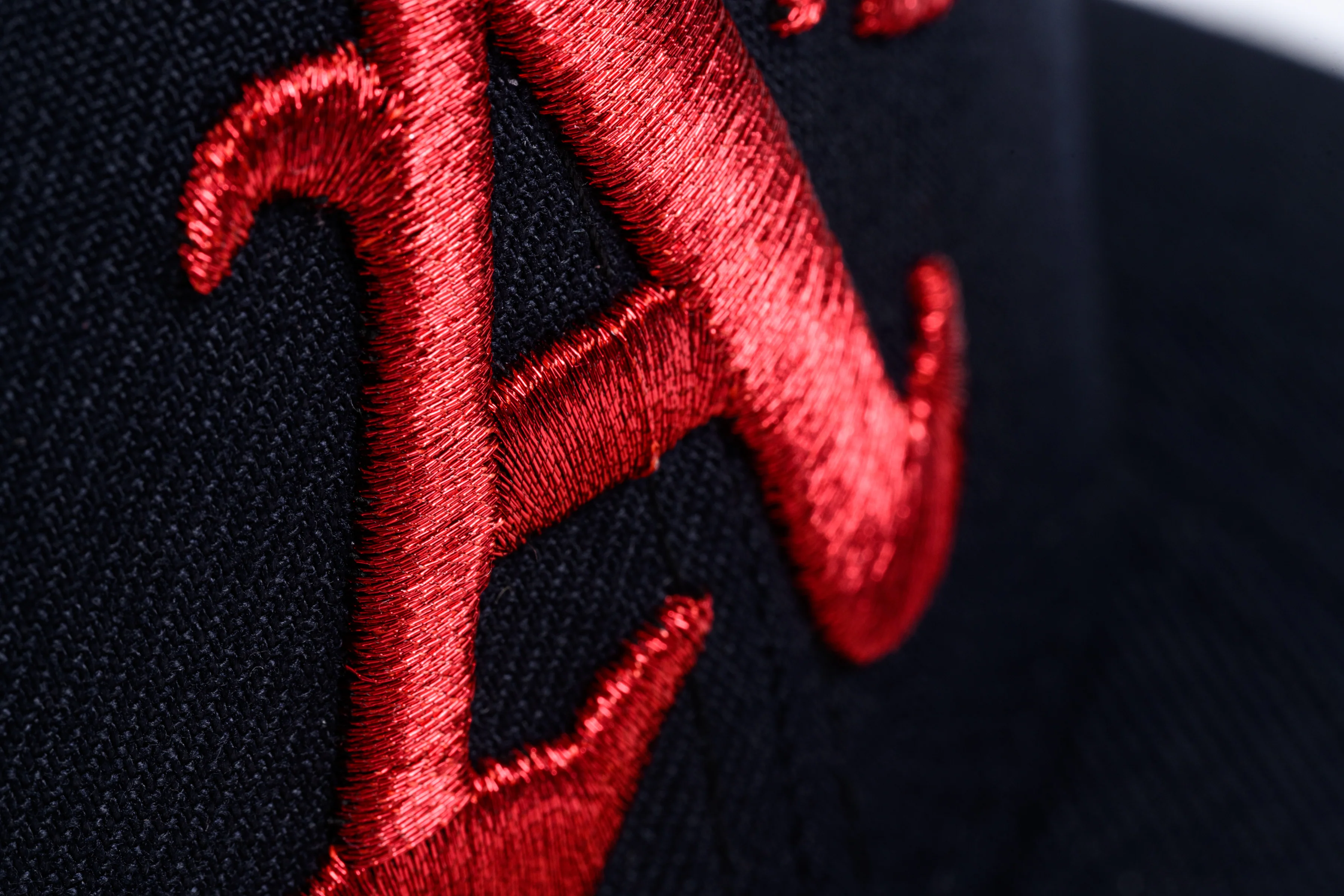 NEW ERA "MONEY MITCH" OAKLAND A'S FITTED HAT (NAVY/SCARLET) - Image 5