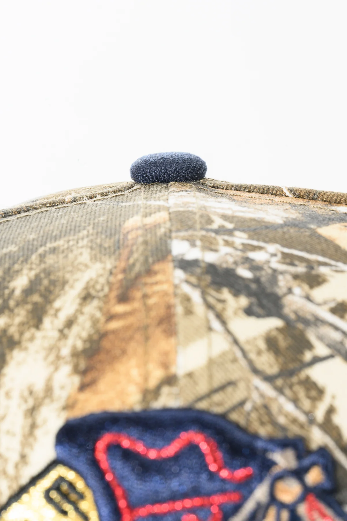 NEW ERA "MOWGLI" BLACK HAWKS FITTED HAT (REAL TREE/NAVY) - Image 4