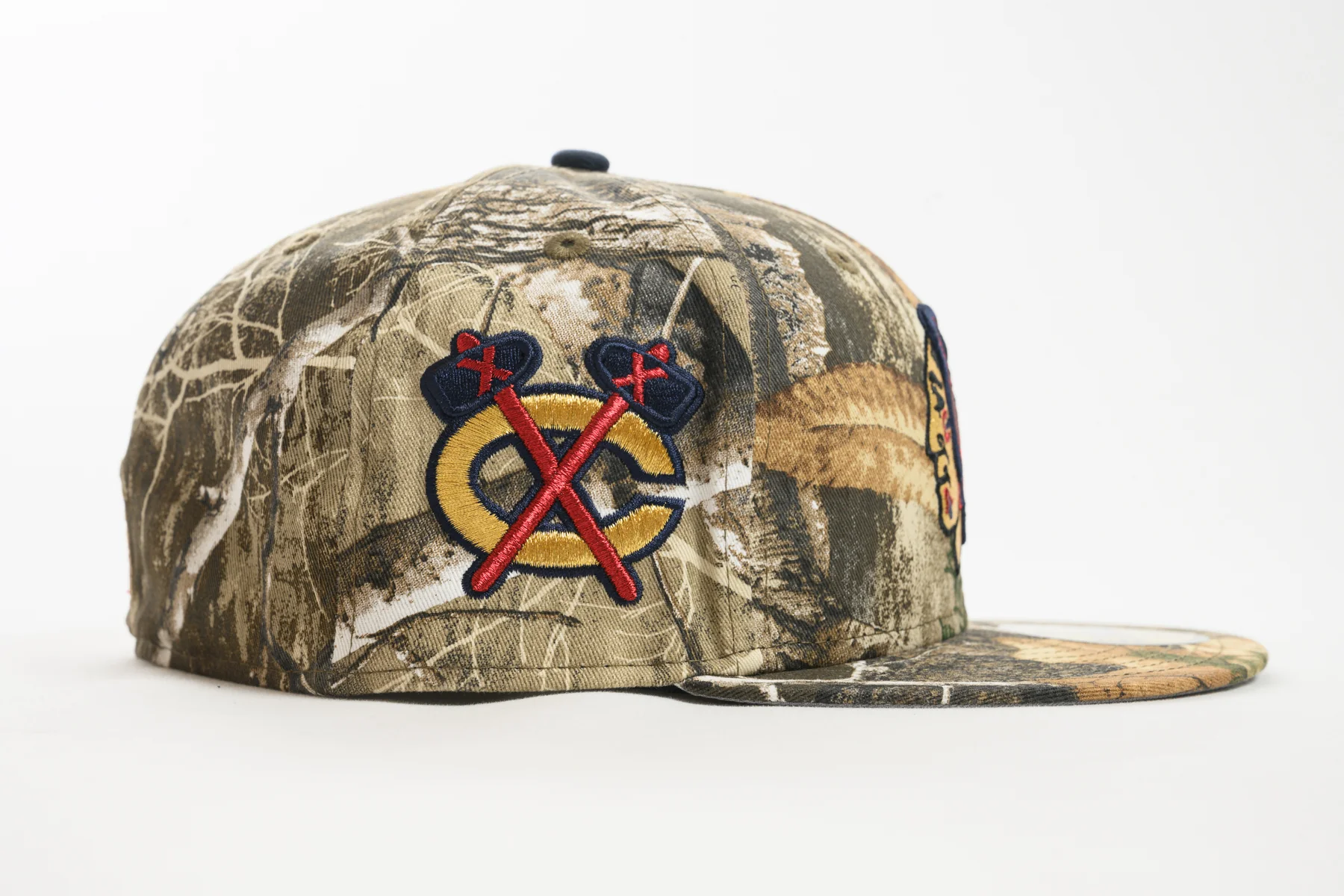 NEW ERA "MOWGLI" BLACK HAWKS FITTED HAT (REAL TREE/NAVY) - Image 5
