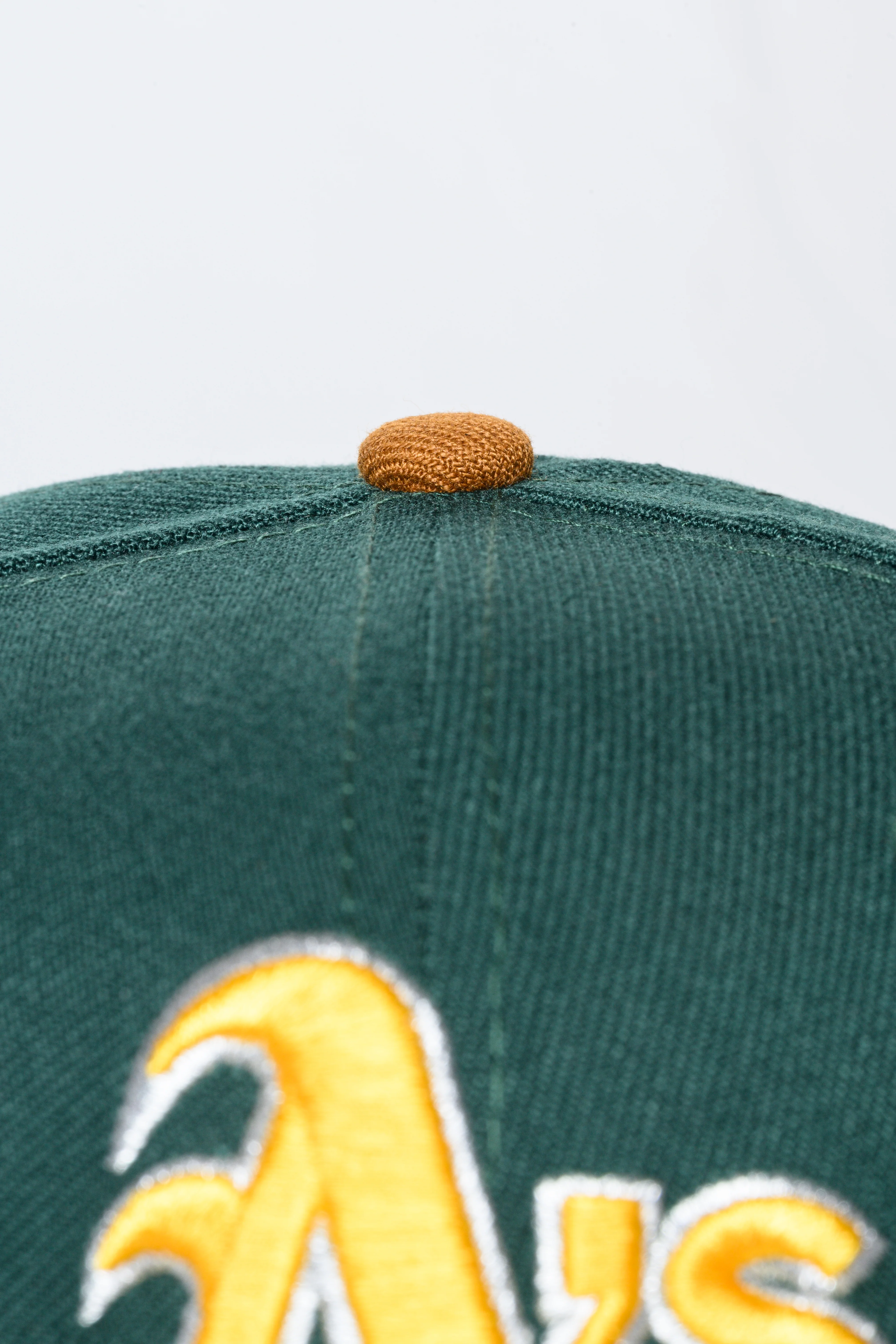 NEW ERA "OAKLAND INFIELD 2.0" OAKLAND ATHLETICS FITTED HAT (DARK GREEN/TOASTED PEANUT) - Image 5