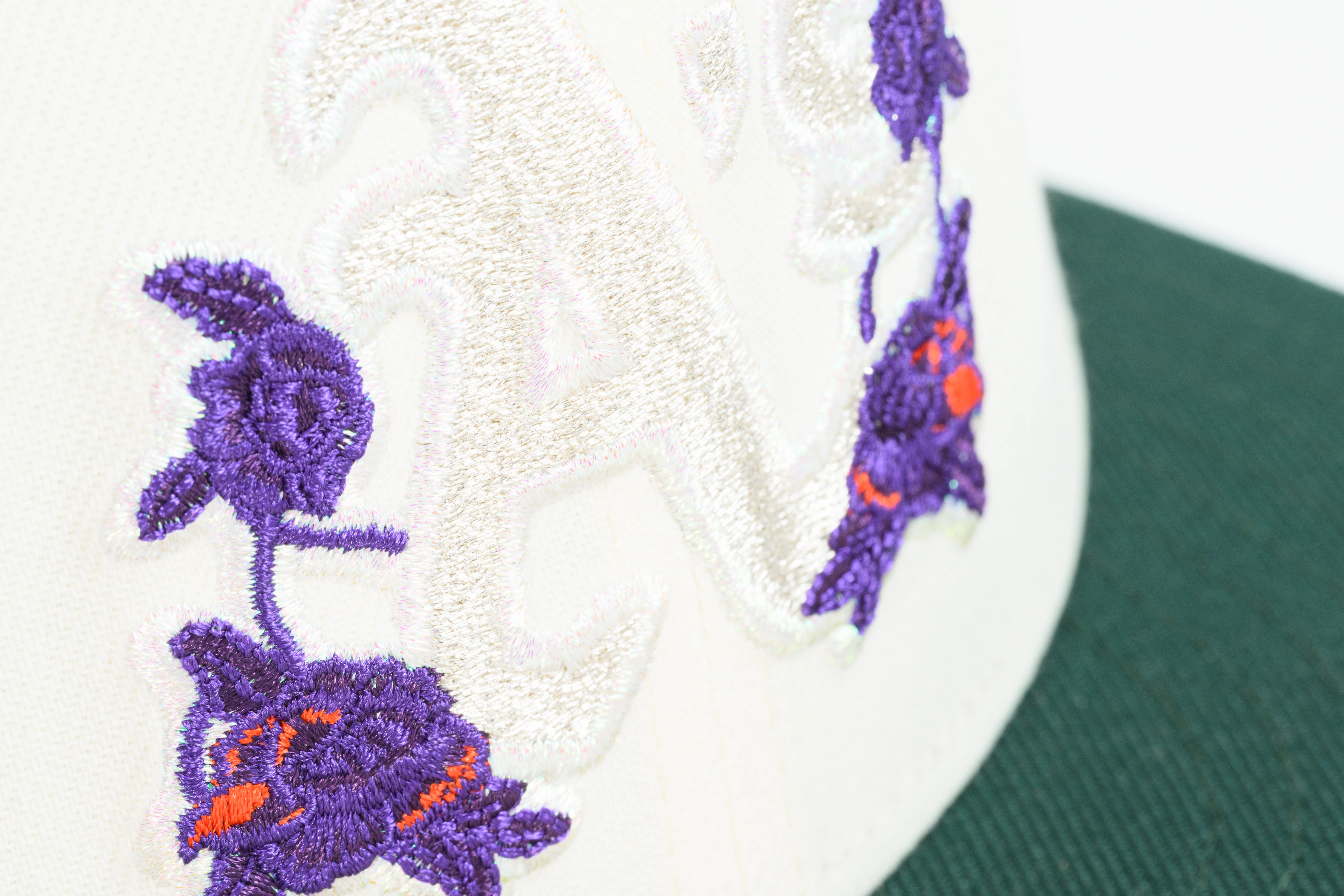 NEW ERA "OCBC / PURPLE FLOWERS" OAKLAND A'S FITTED HAT (CHROME/DARK GREEN) - Image 5