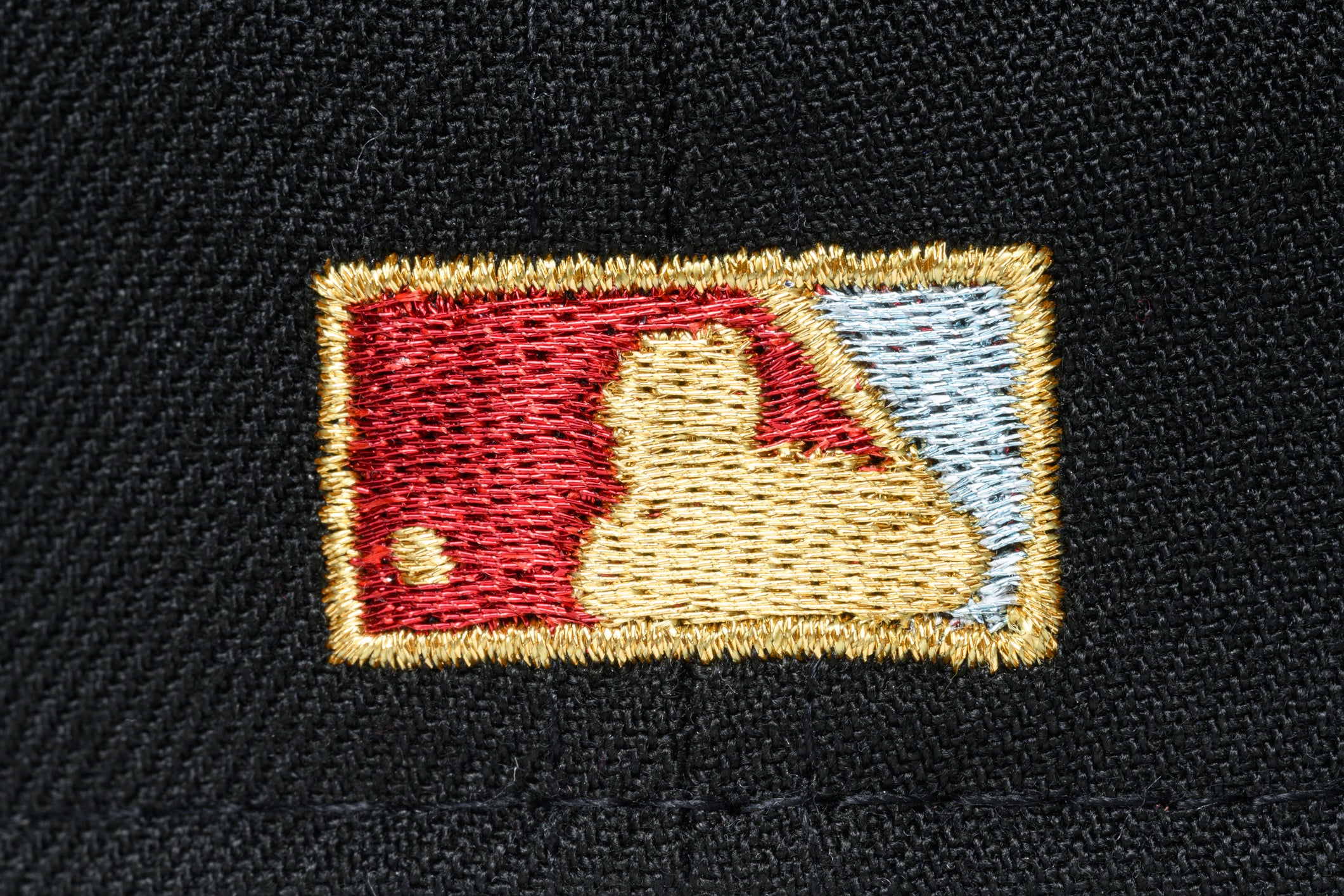 NEW ERA "MESG" MILWAUKEE BREWERS FITTED HAT ( BLACK/DARK GREEN/DARK ROYAL) - Image 3