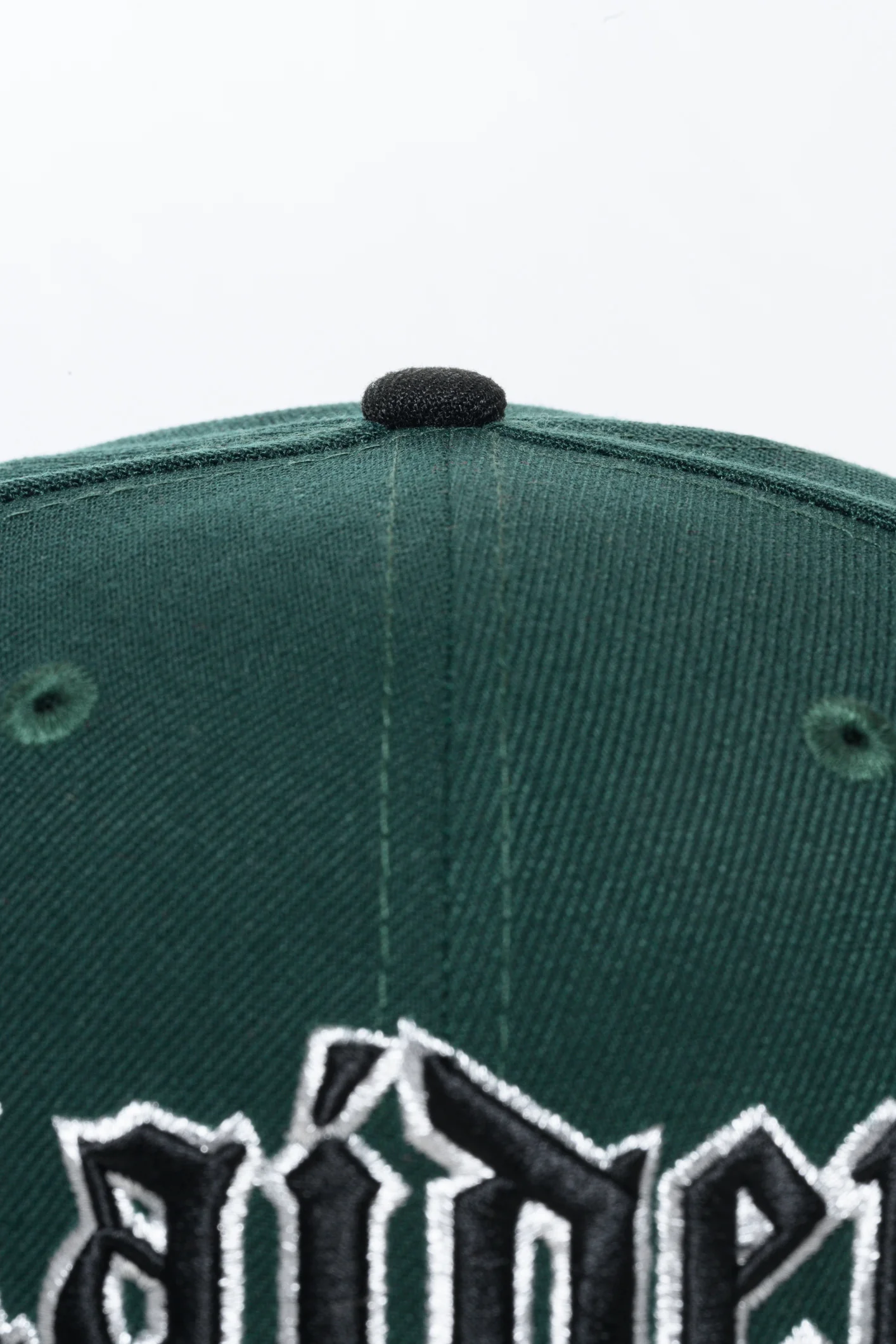 NEW ERA "OLD MONEY" LAS VEGAS RAIDERS FITTED HAT (DARK GREEN/BLACK) - Image 4