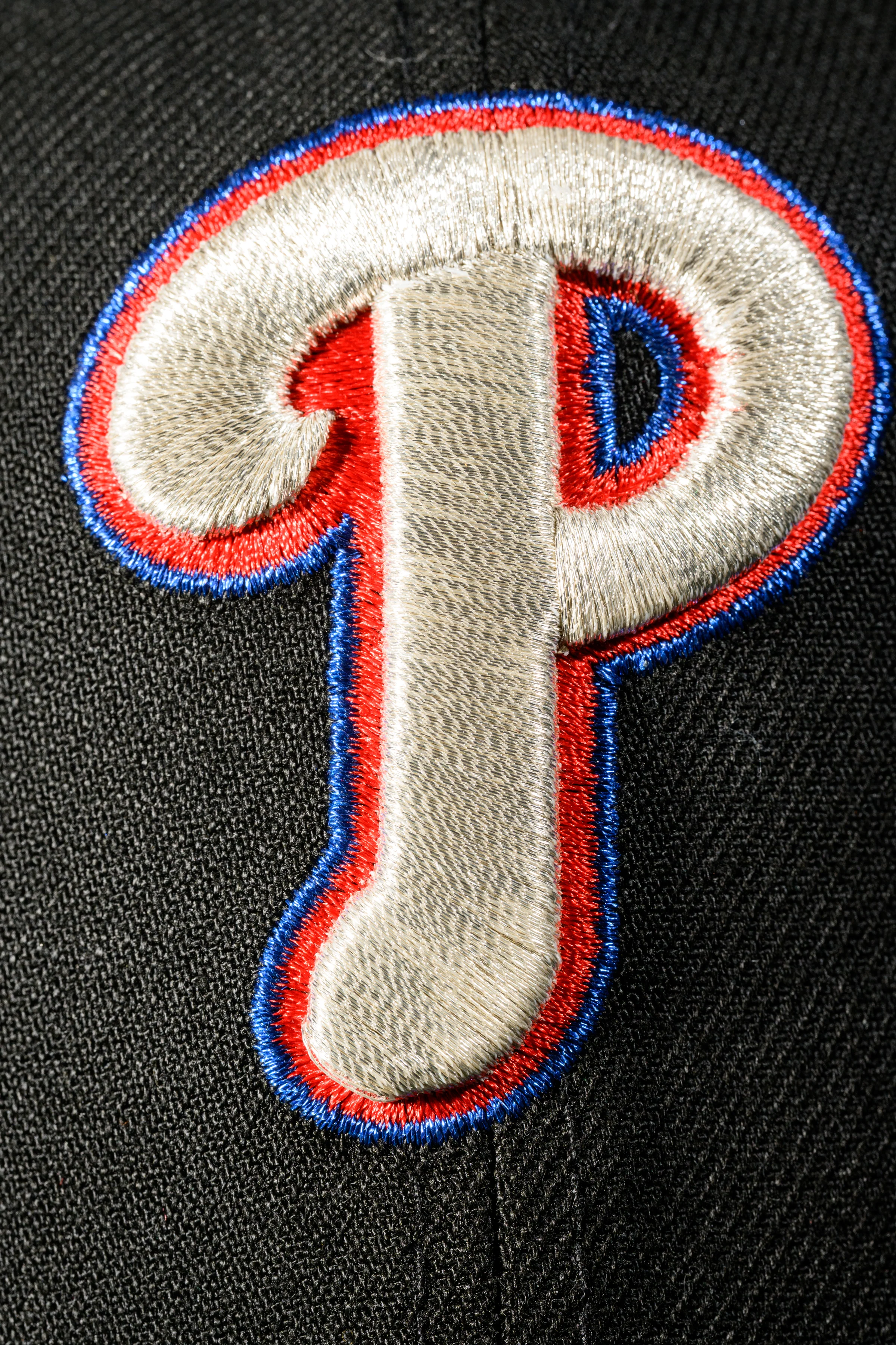 NEW ERA "OPT 2.0" PHILADELPHIA PHILLIES FITTED HAT (BLACK/DARK GREEN/RED) - Image 4